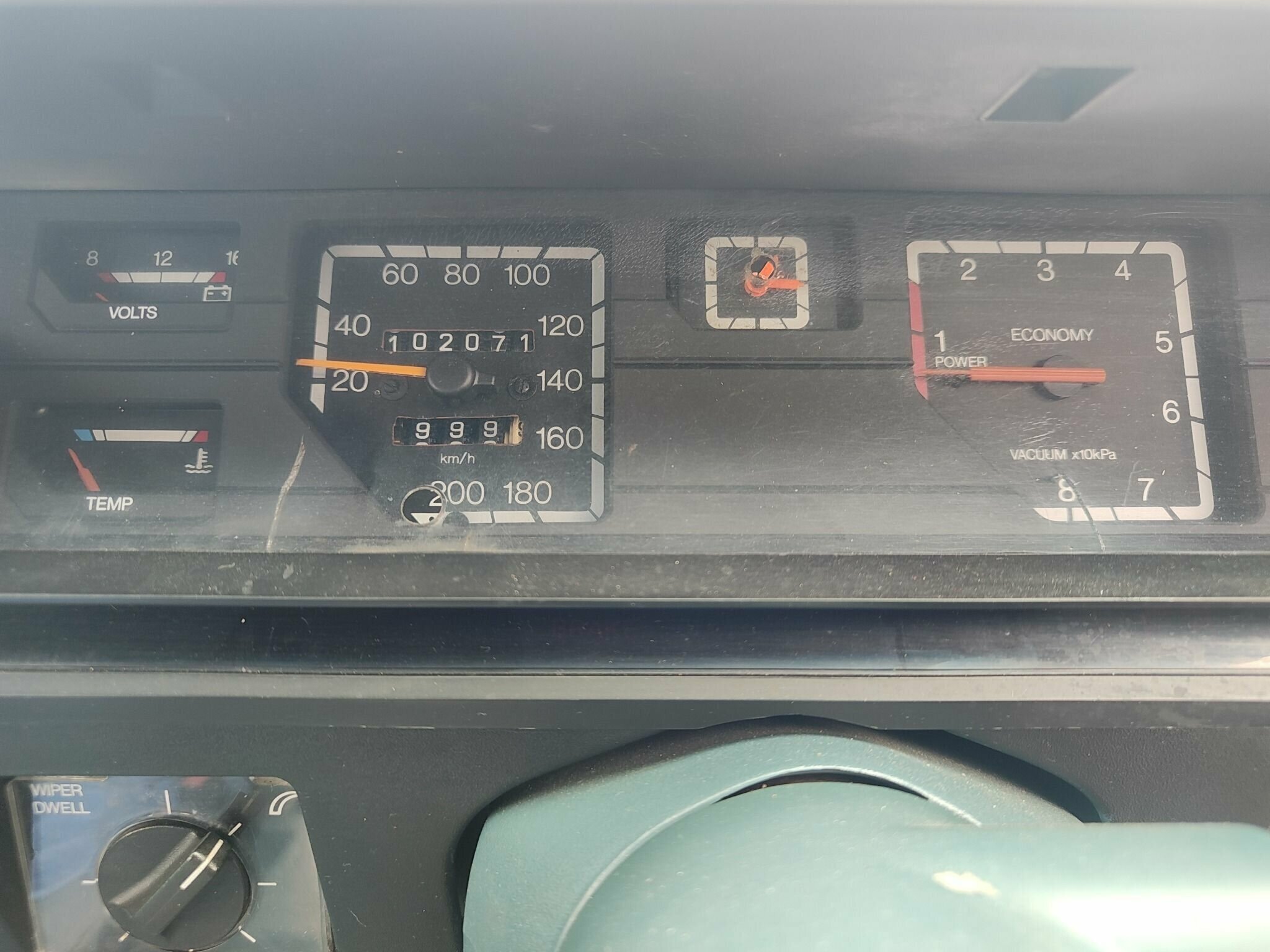 1985 HOLDEN COMMODORE VK EXECUTIVE AUTOMATIC SEDAN