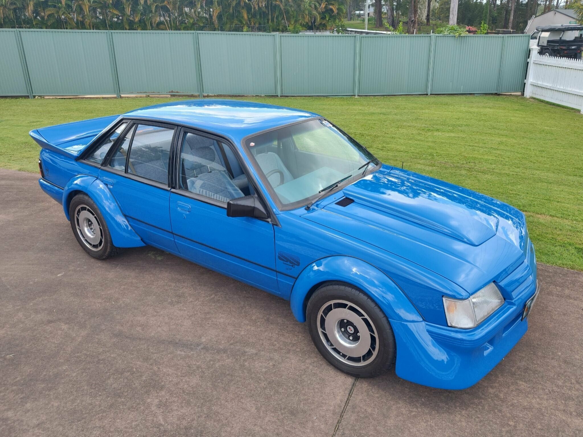 1985 HOLDEN COMMODORE VK EXECUTIVE AUTOMATIC SEDAN
