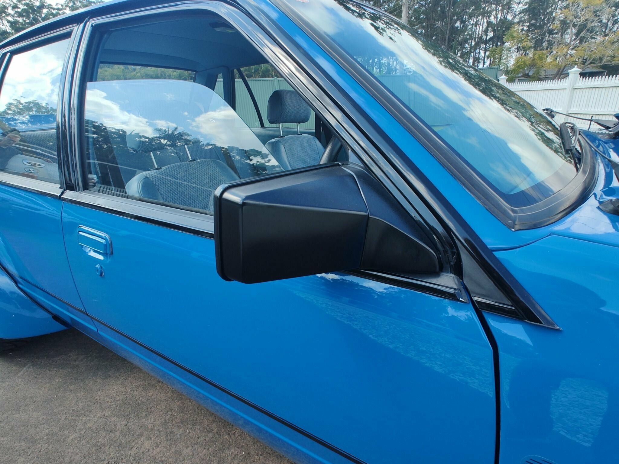 1985 HOLDEN COMMODORE VK EXECUTIVE AUTOMATIC SEDAN