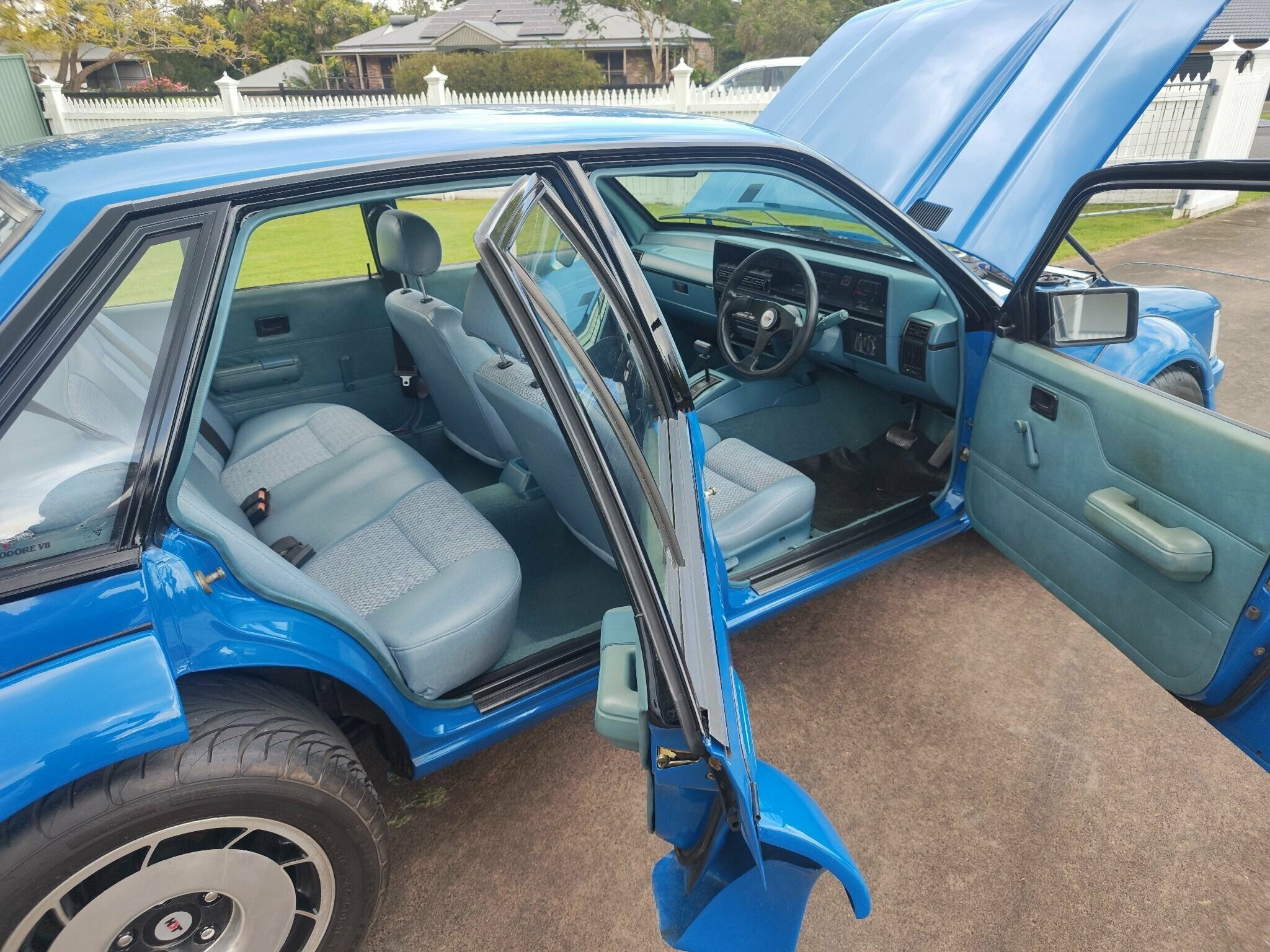 1985 HOLDEN COMMODORE VK EXECUTIVE AUTOMATIC SEDAN