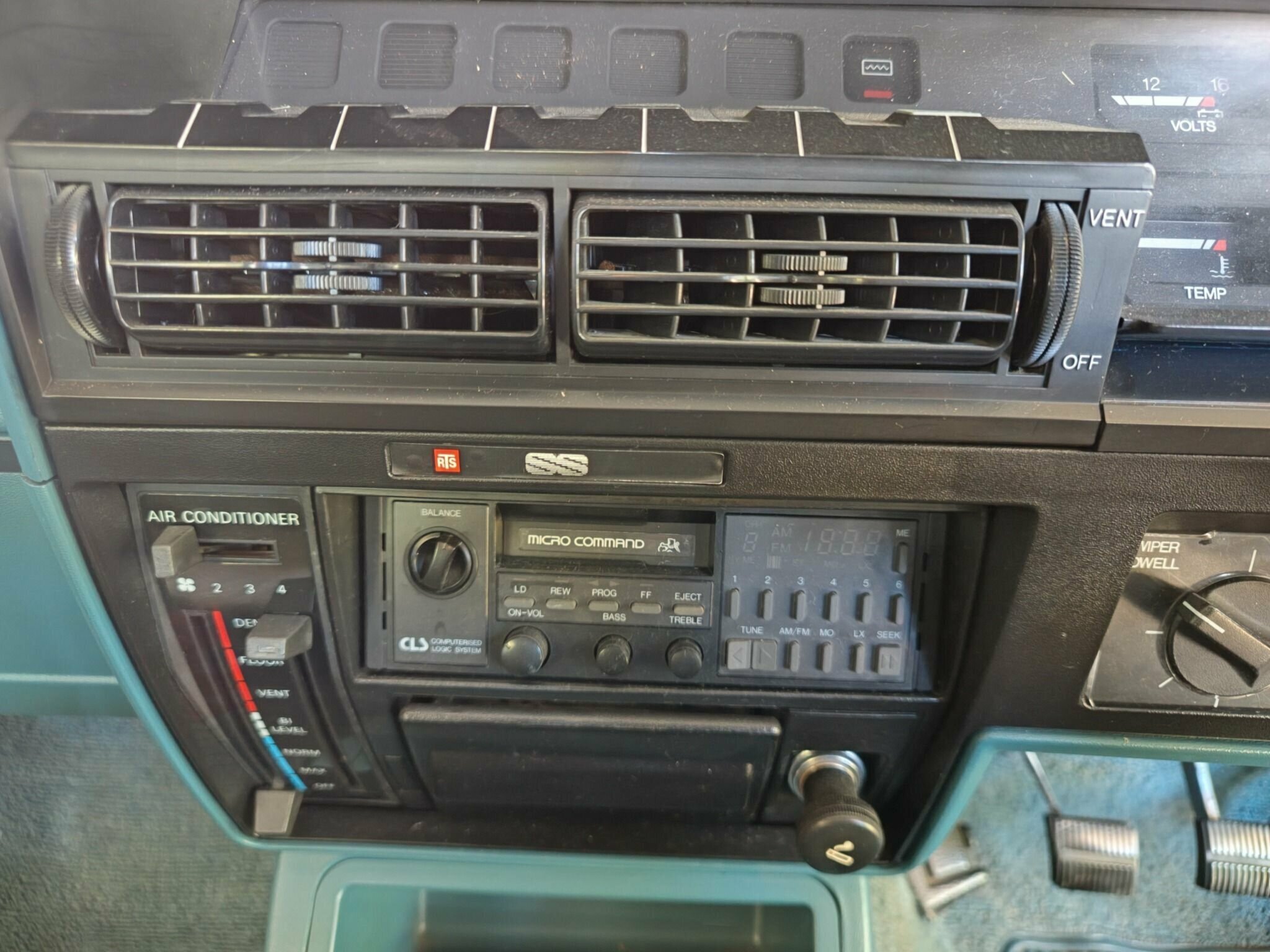 1985 HOLDEN COMMODORE VK SS MANUAL SEDAN