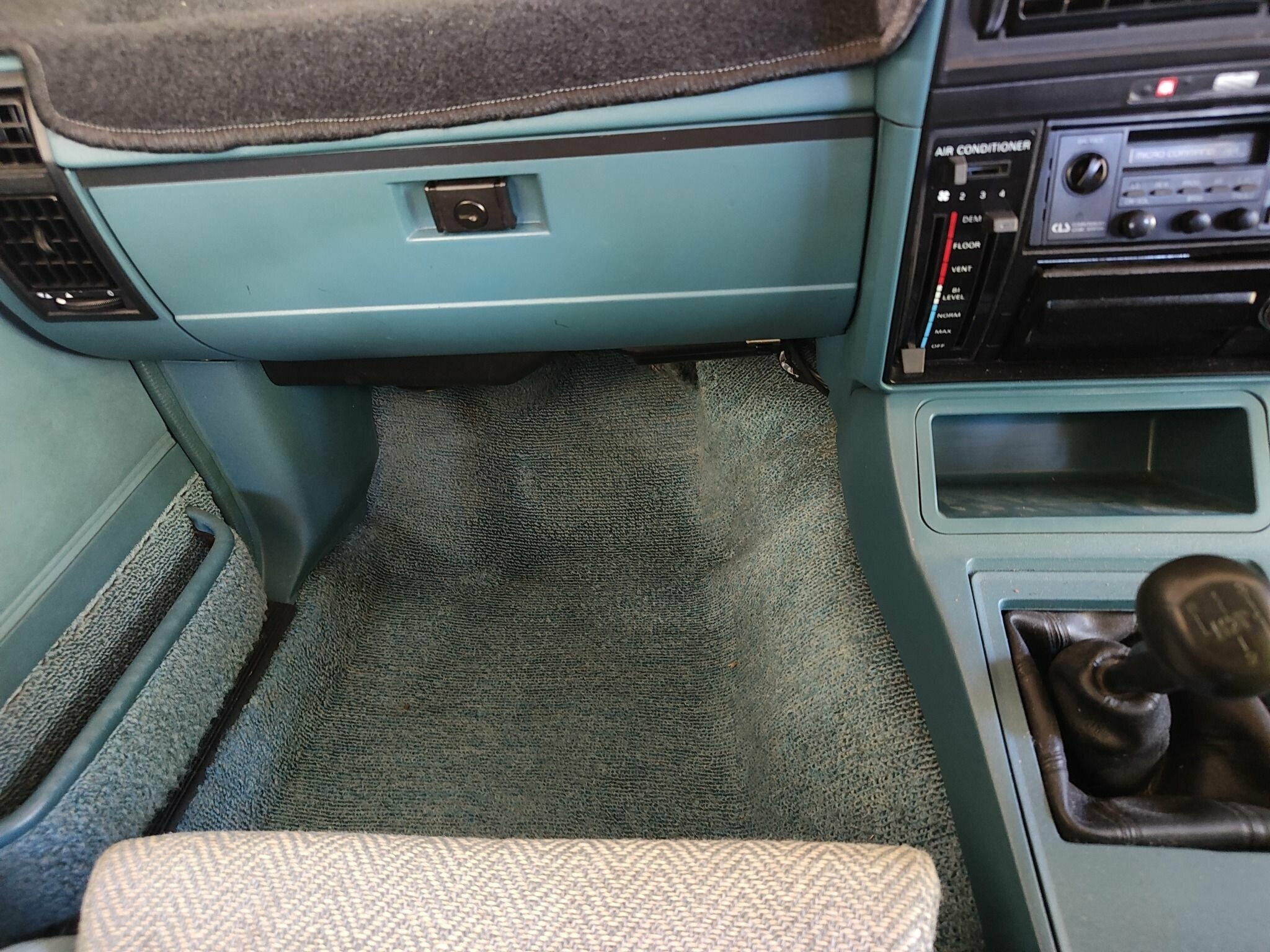 1985 HOLDEN COMMODORE VK SS MANUAL SEDAN
