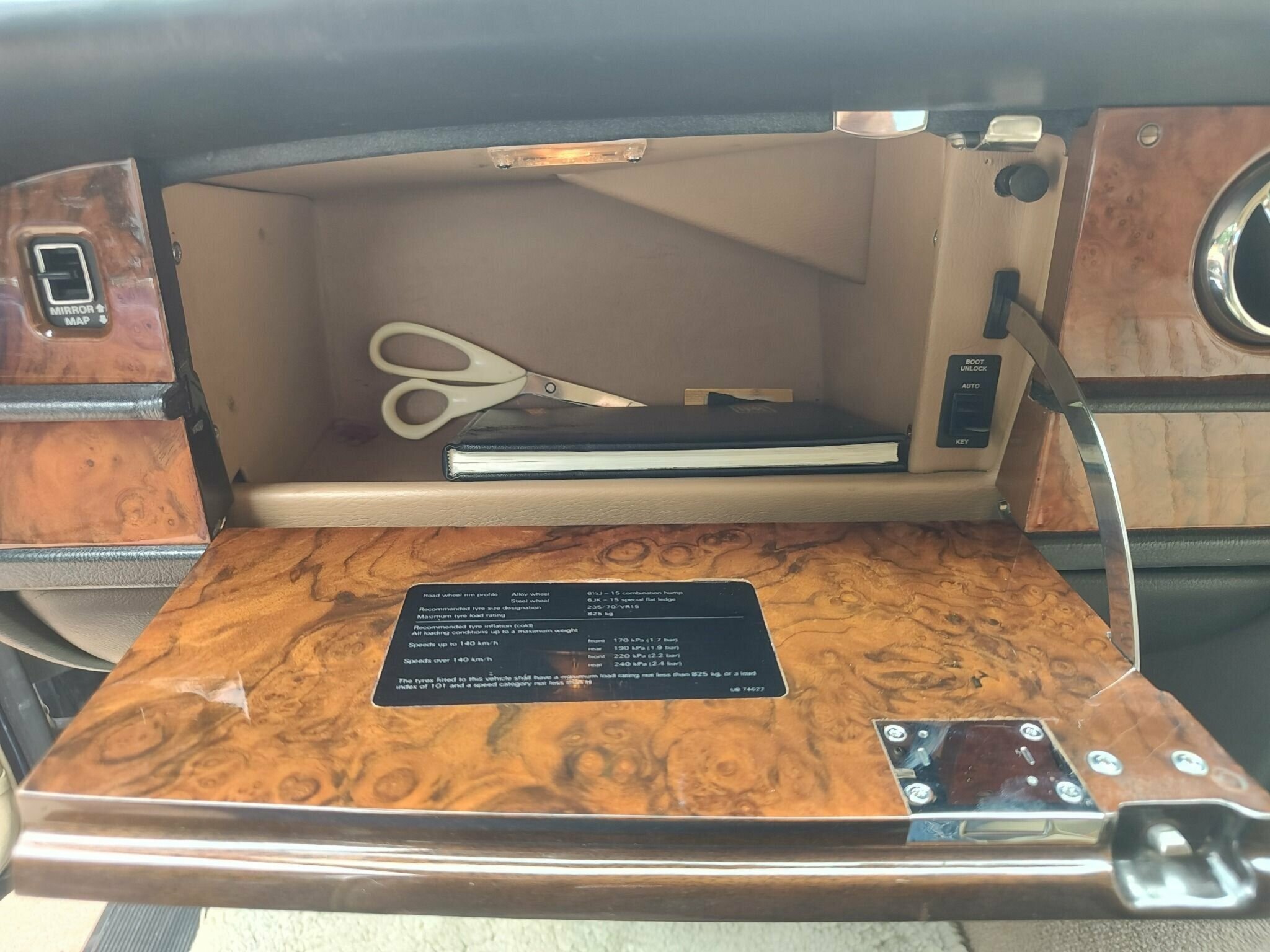 1989 ROLLS-ROYCE SILVER SPIRIT 3 SP AUTOMATIC 4D SEDAN