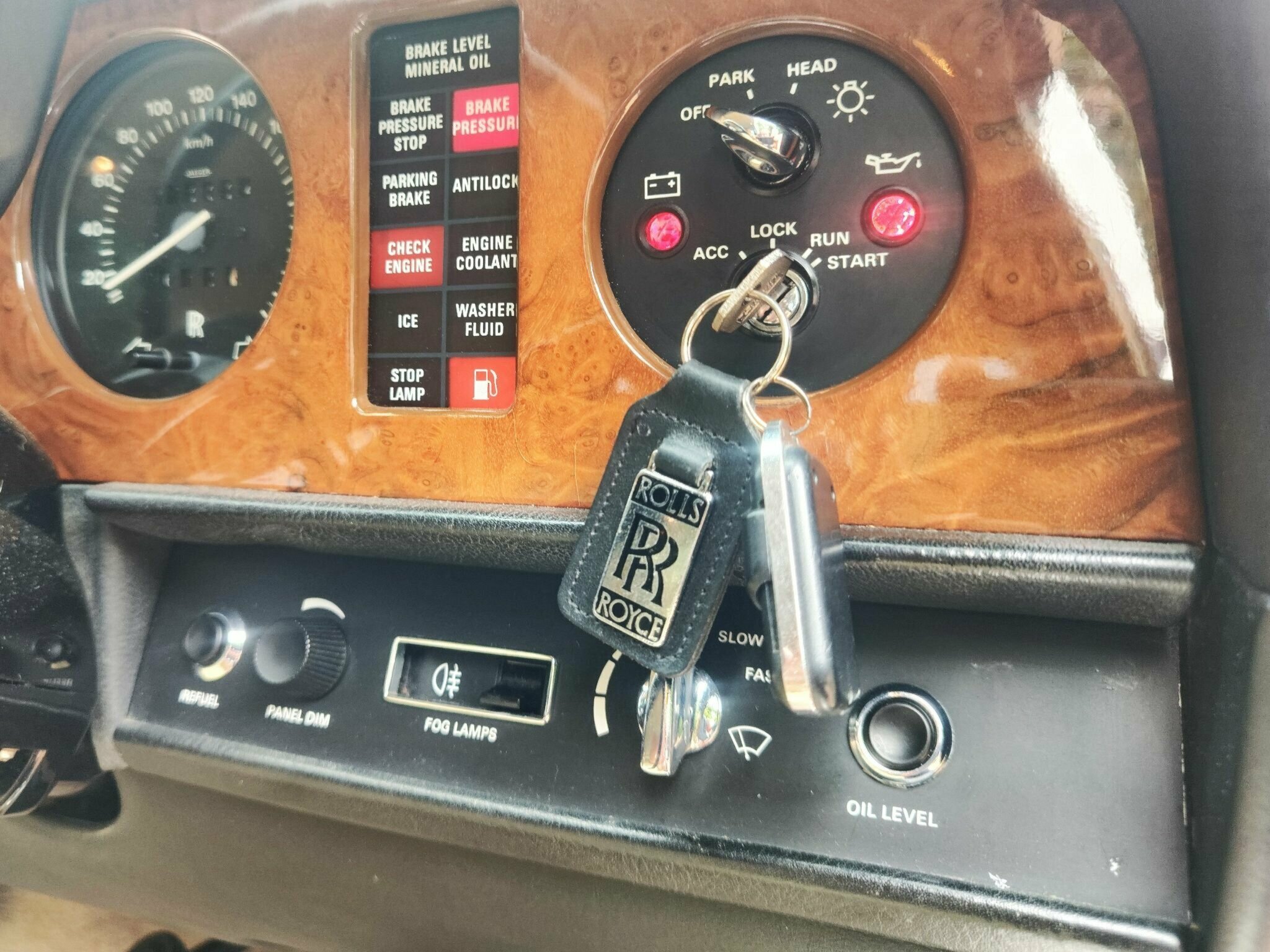 1989 ROLLS-ROYCE SILVER SPIRIT 3 SP AUTOMATIC 4D SEDAN