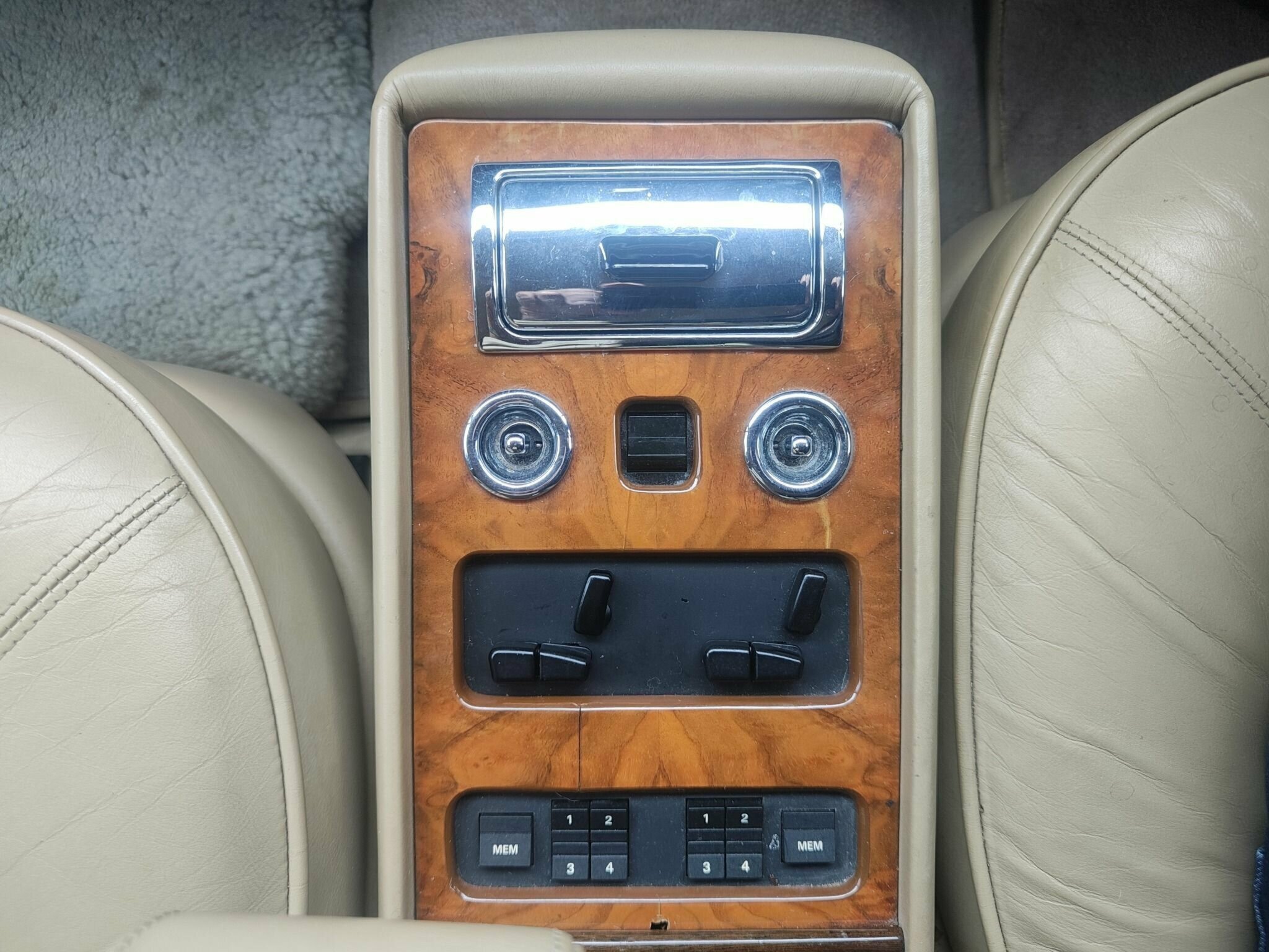 1989 ROLLS-ROYCE SILVER SPIRIT 3 SP AUTOMATIC 4D SEDAN