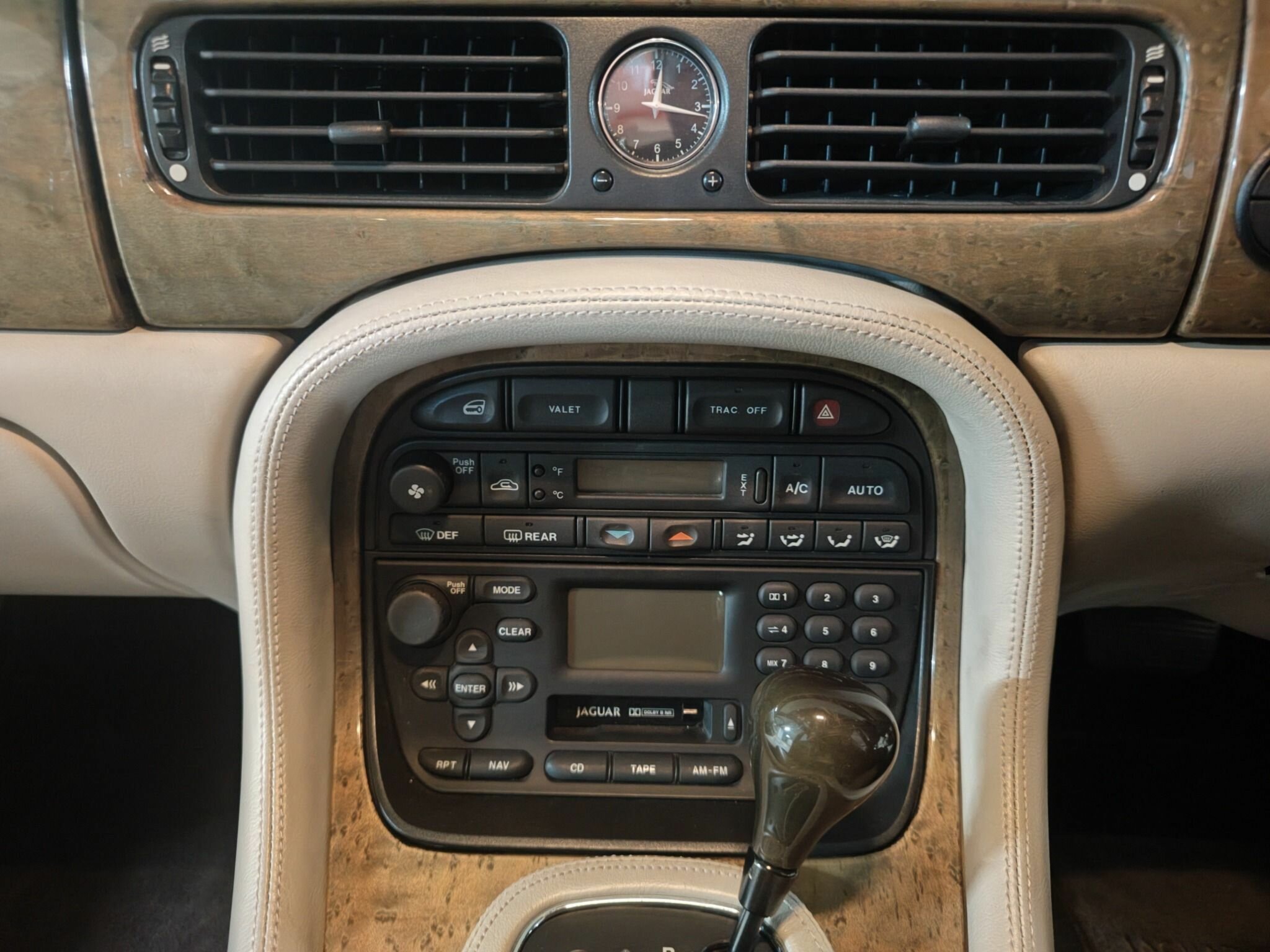 2003 JAGUAR XJ8 SPORT AUTOMATIC SEDAN