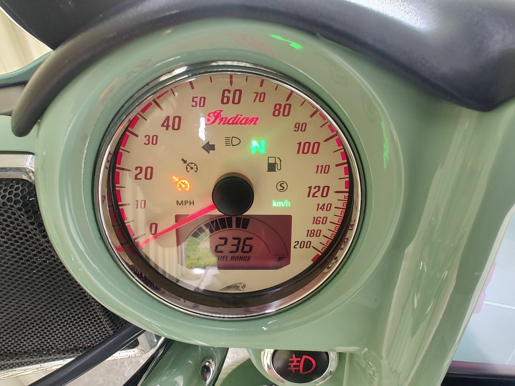 2017 INDIAN ROADMASTER W/GRN OVER IVY CRM CRUISER