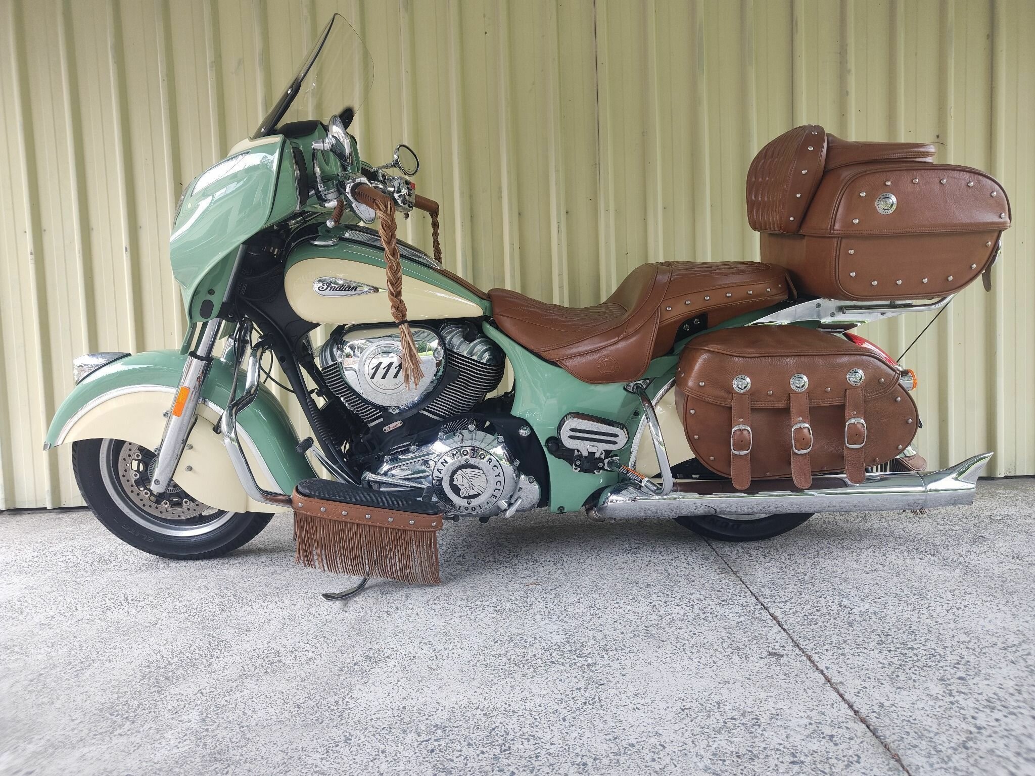 2017 INDIAN ROADMASTER W/GRN OVER IVY CRM CRUISER
