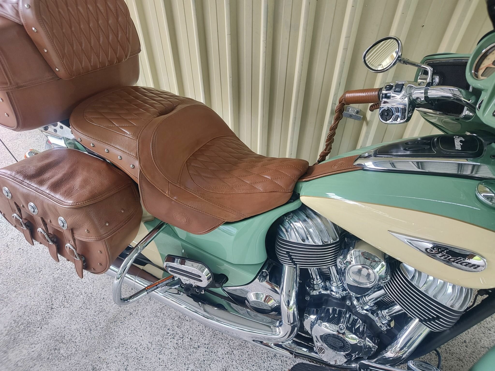 2017 INDIAN ROADMASTER W/GRN OVER IVY CRM CRUISER