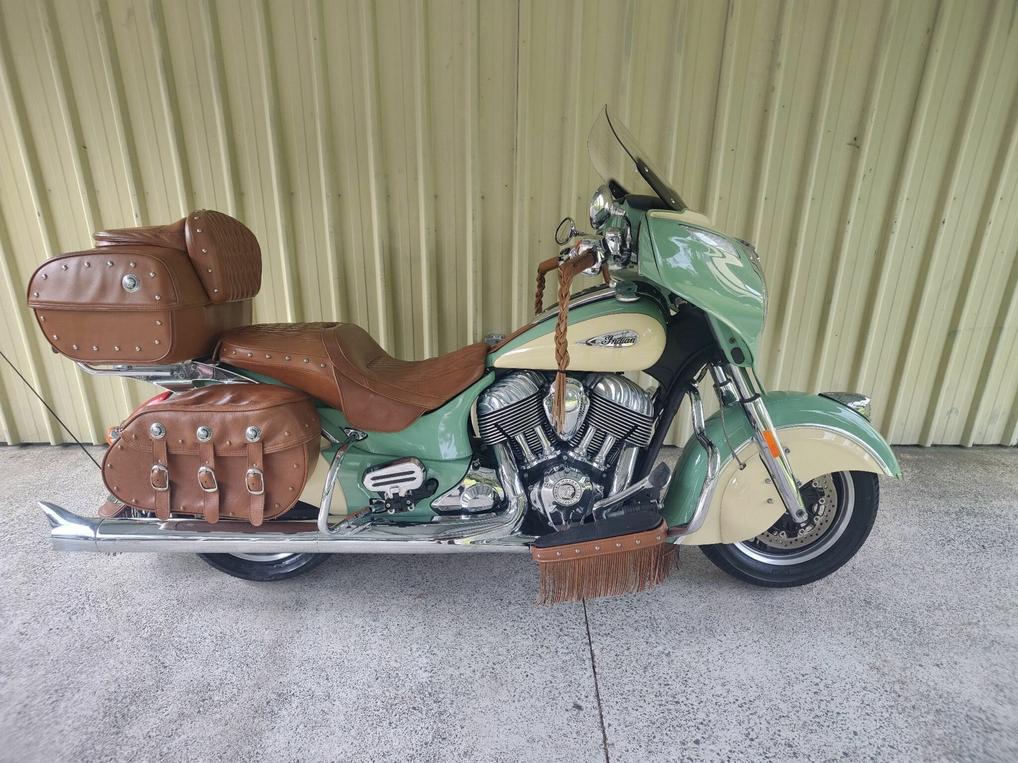 2017 INDIAN ROADMASTER W/GRN OVER IVY CRM CRUISER