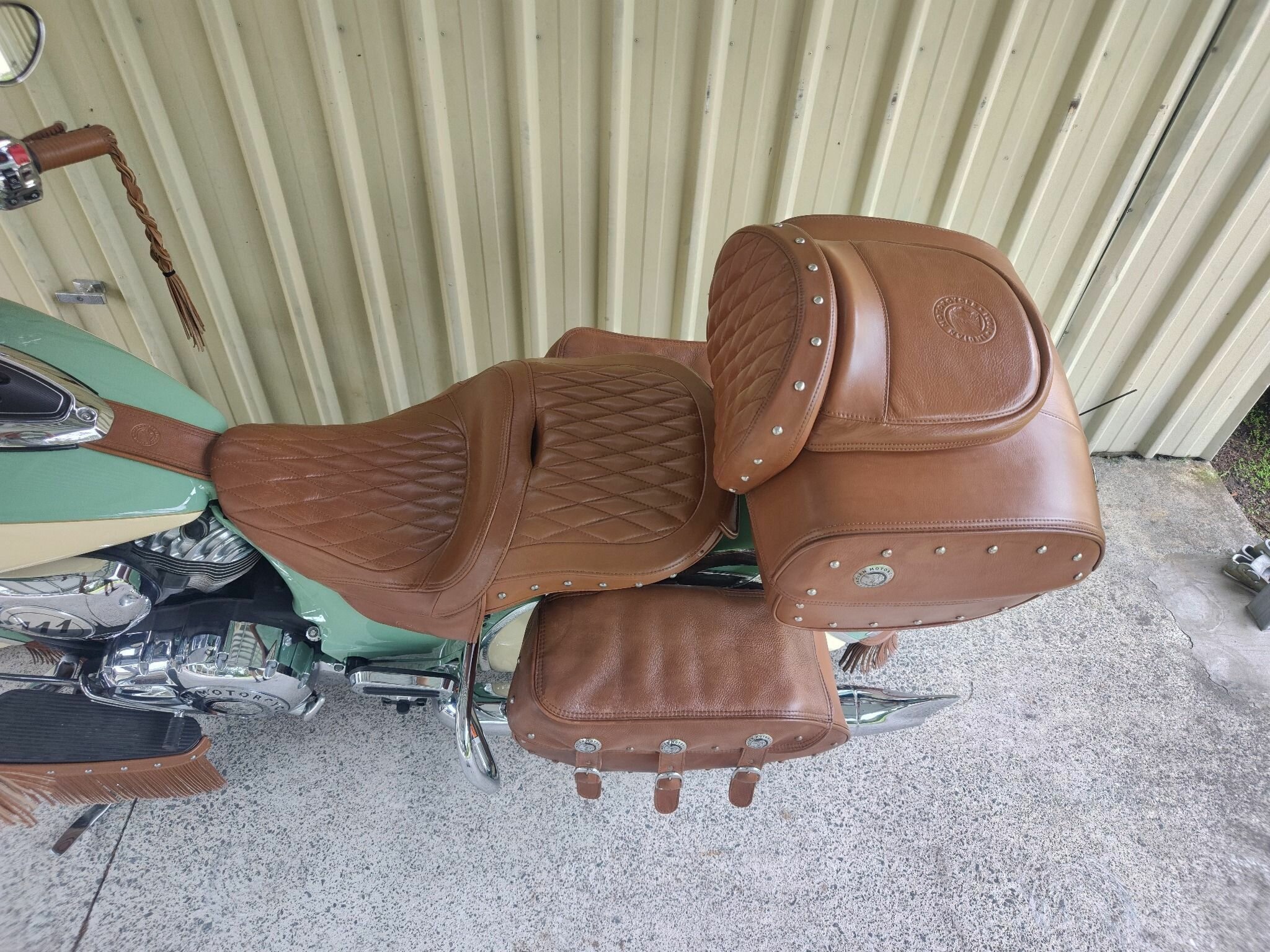 2017 INDIAN ROADMASTER W/GRN OVER IVY CRM CRUISER