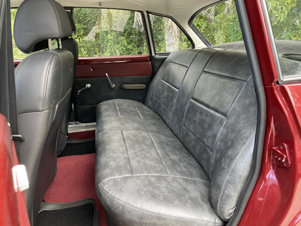 1962 CHRYSLER VALIANT 3 SP AUTOMATIC 4D SEDAN