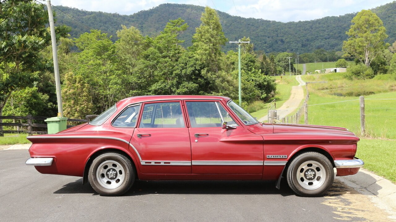 1962 CHRYSLER VALIANT 3 SP AUTOMATIC 4D SEDAN