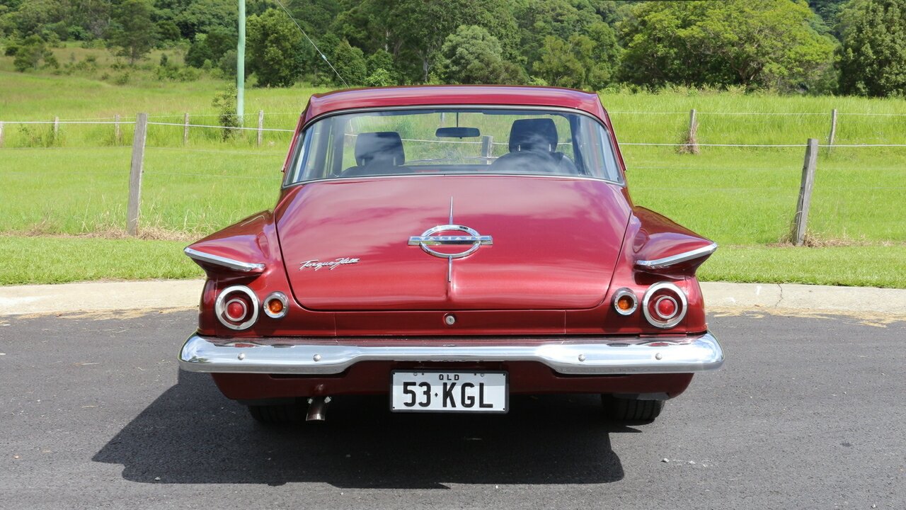 1962 CHRYSLER VALIANT 3 SP AUTOMATIC 4D SEDAN