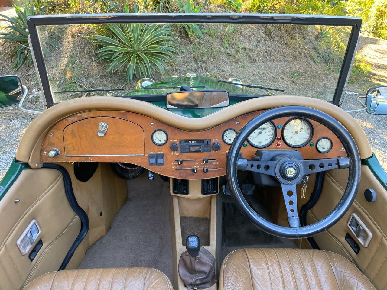 1989 TD 2000 5 SP MANUAL 2D ROADSTER