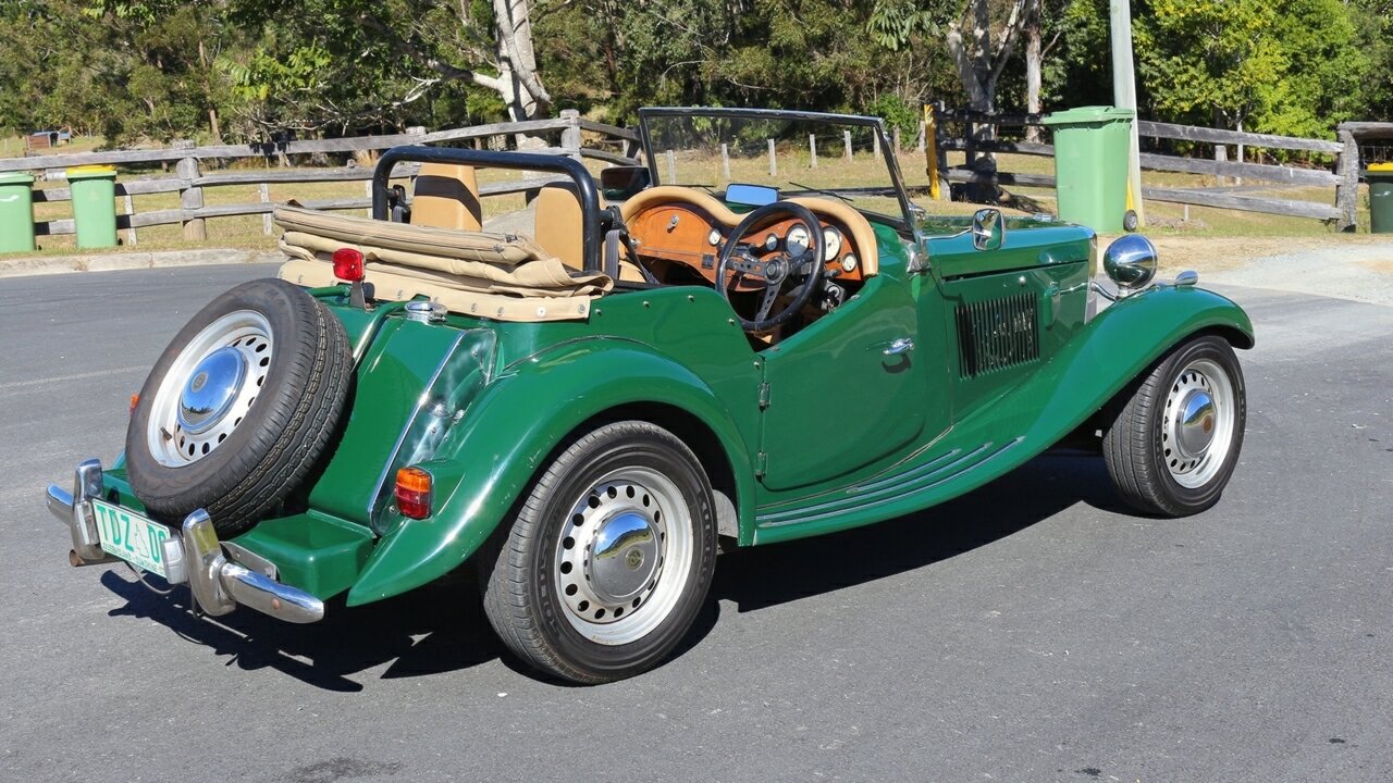 1989 TD 2000 5 SP MANUAL 2D ROADSTER