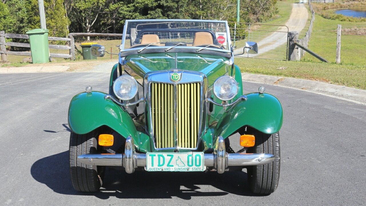 1989 TD 2000 5 SP MANUAL 2D ROADSTER
