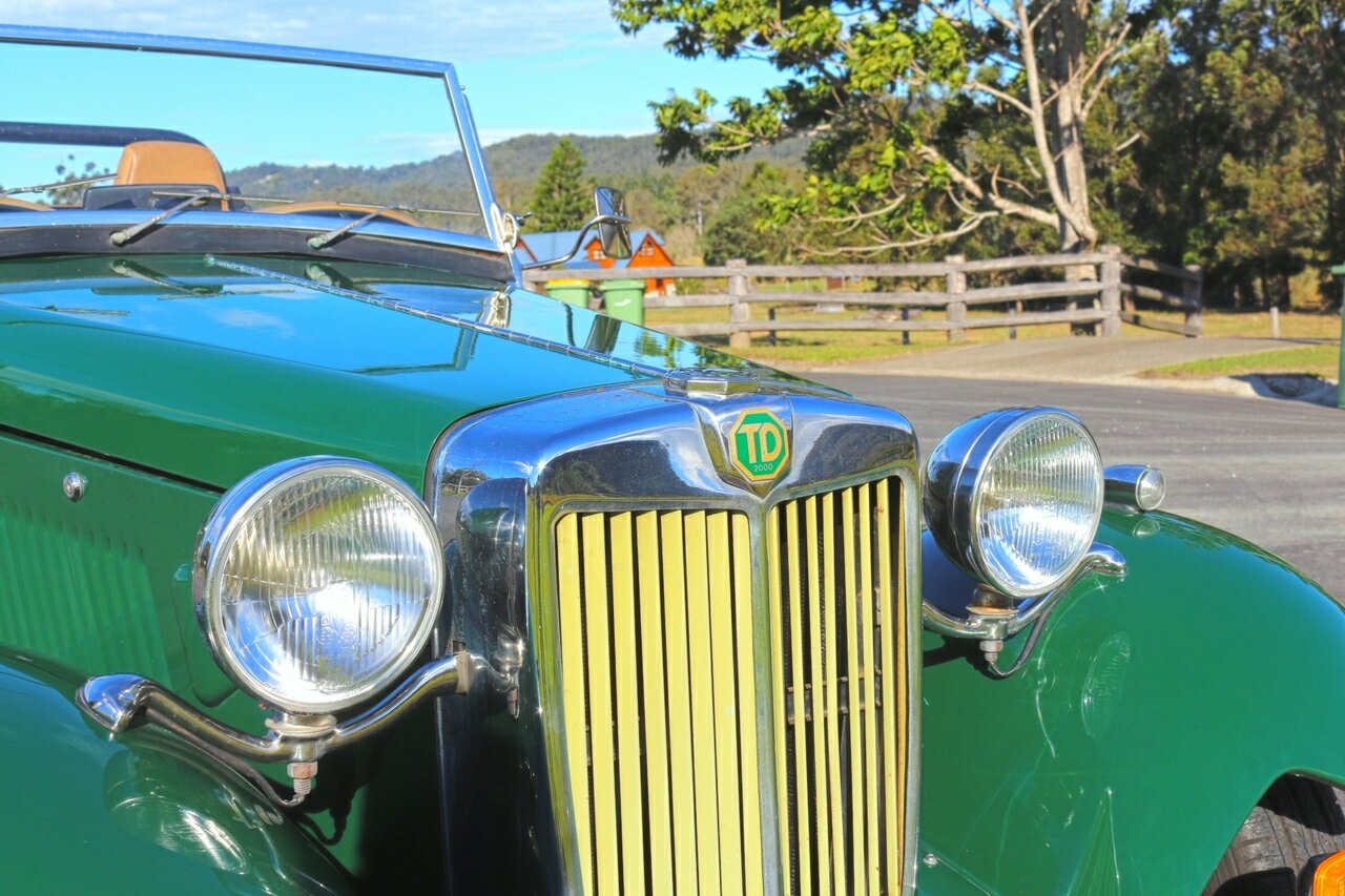 1989 TD 2000 5 SP MANUAL 2D ROADSTER