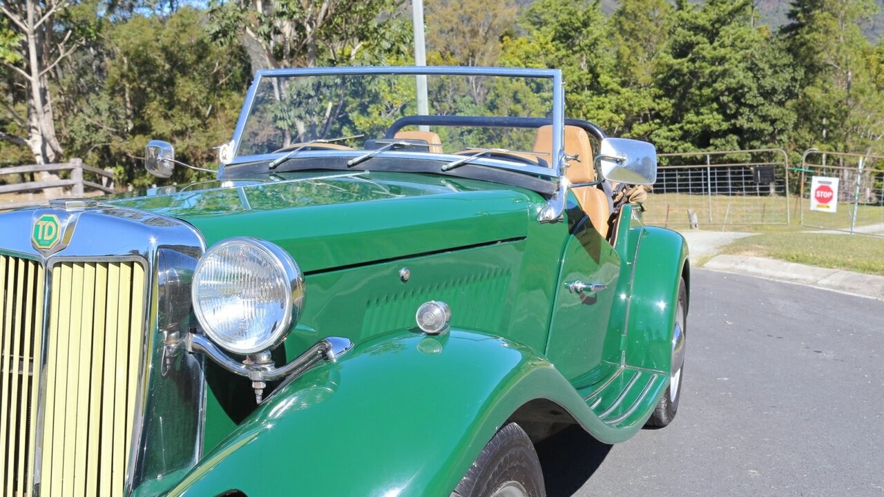 1989 TD 2000 5 SP MANUAL 2D ROADSTER