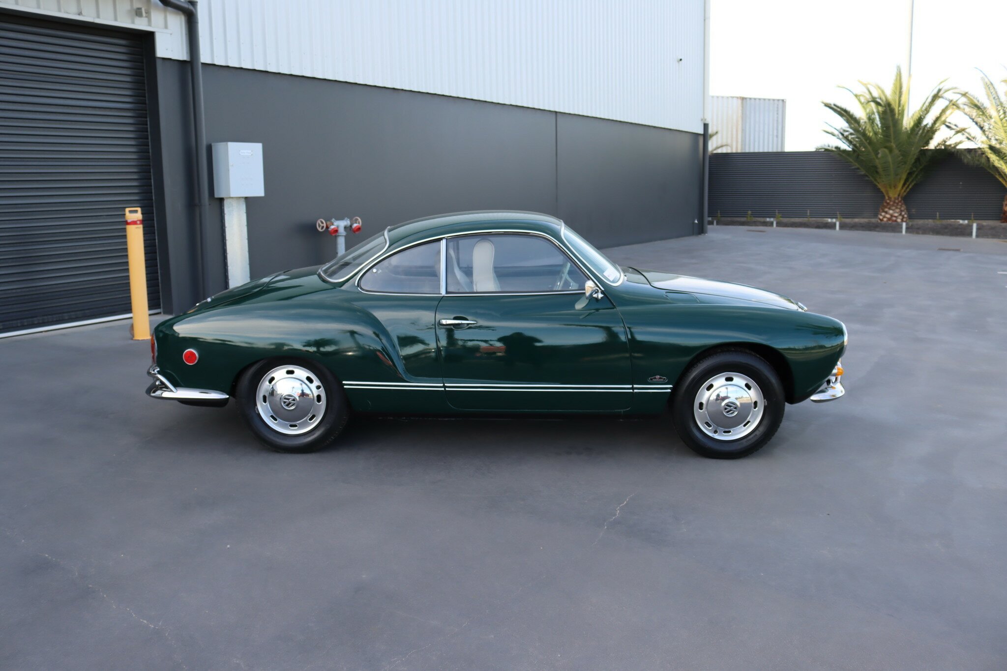 1968 VOLKSWAGEN KARMANN GHIA L 4 SP MANUAL 2D COUPE