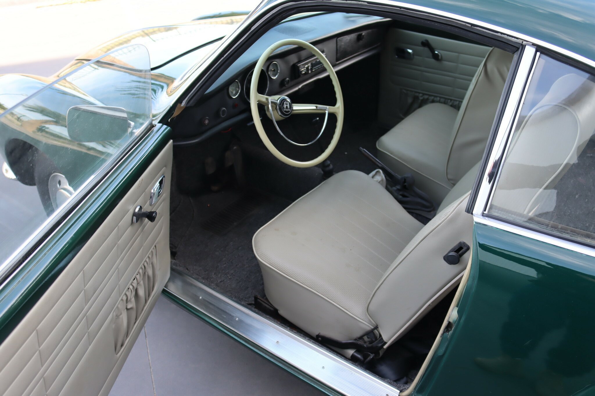 1968 VOLKSWAGEN KARMANN GHIA L 4 SP MANUAL 2D COUPE