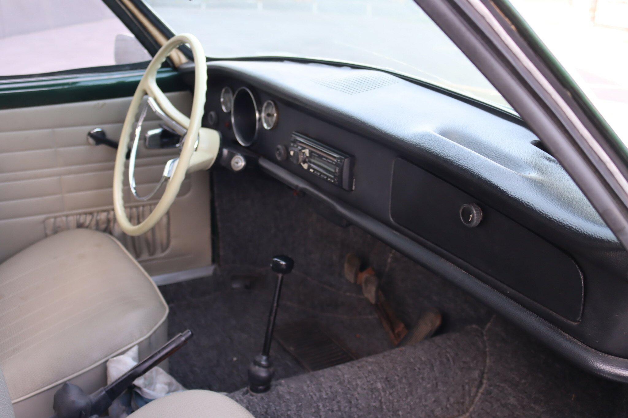 1968 VOLKSWAGEN KARMANN GHIA L 4 SP MANUAL 2D COUPE