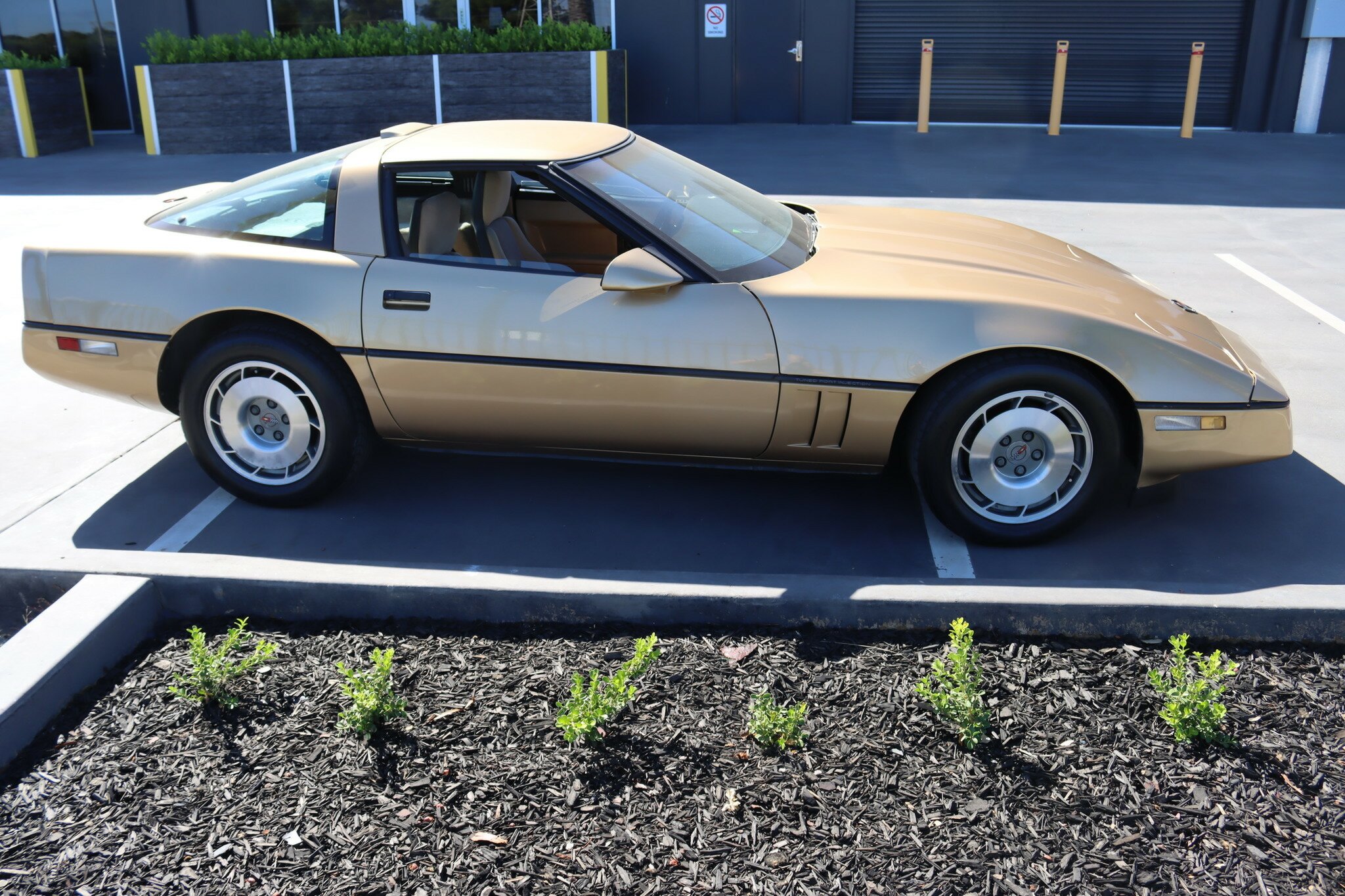 1987 CHEVROLET CORVETTE C4 4 SP AUTOMATIC 2D COUPE