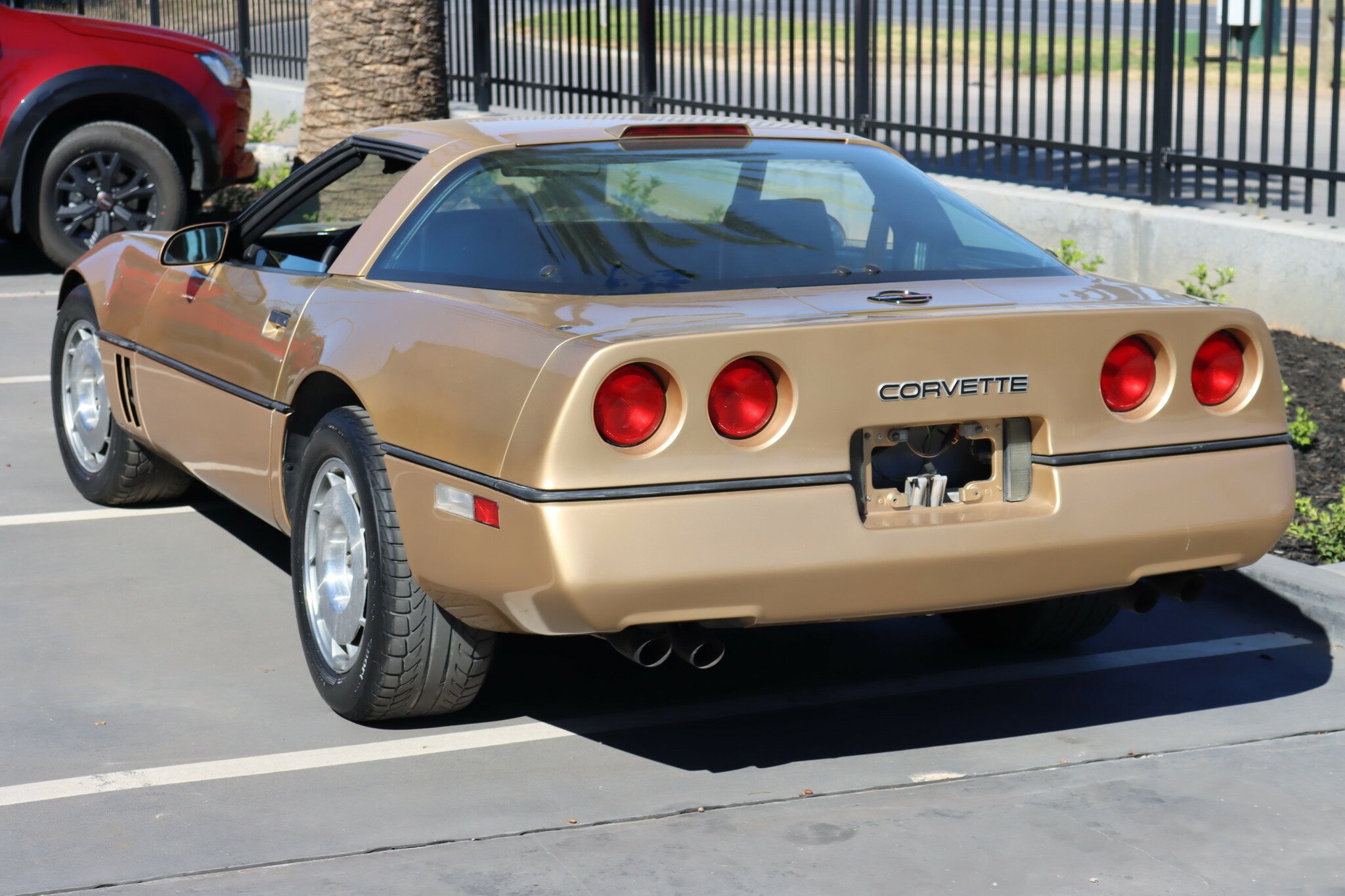 1987 CHEVROLET CORVETTE C4 4 SP AUTOMATIC 2D COUPE