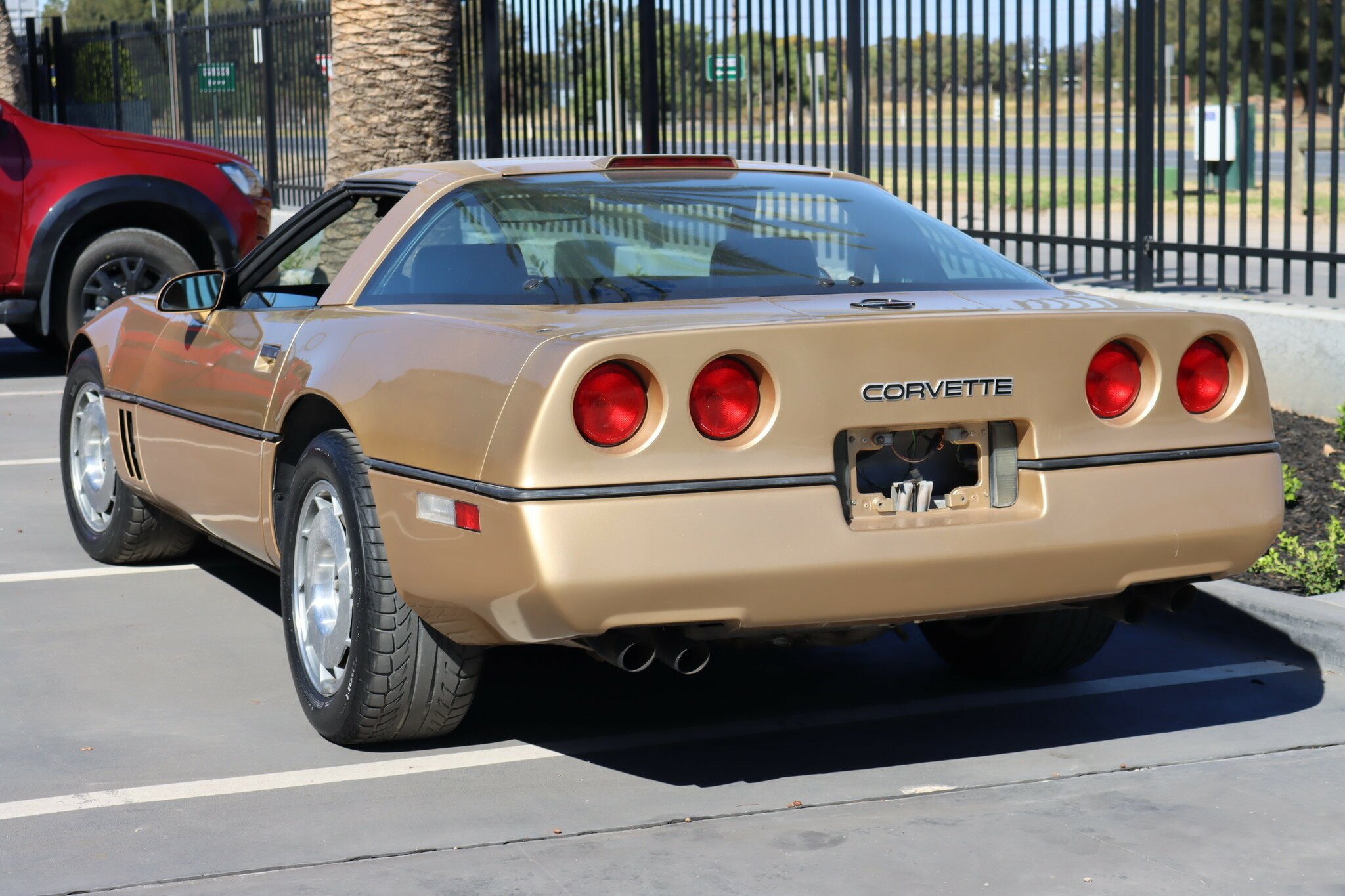 1987 CHEVROLET CORVETTE C4 4 SP AUTOMATIC 2D COUPE