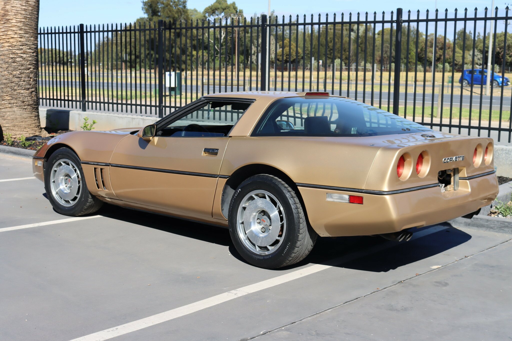 1987 CHEVROLET CORVETTE C4 4 SP AUTOMATIC 2D COUPE