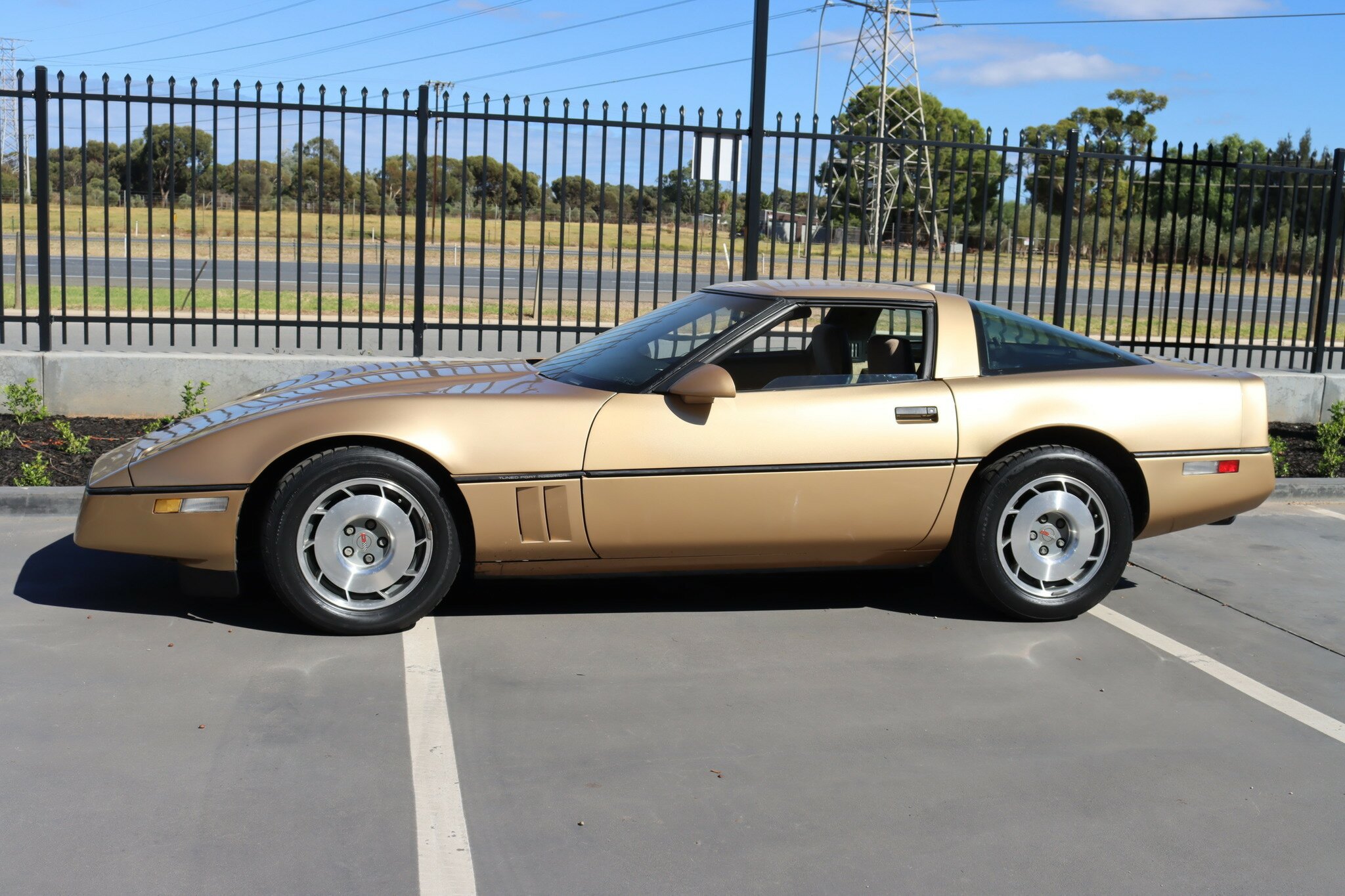 1987 CHEVROLET CORVETTE C4 4 SP AUTOMATIC 2D COUPE