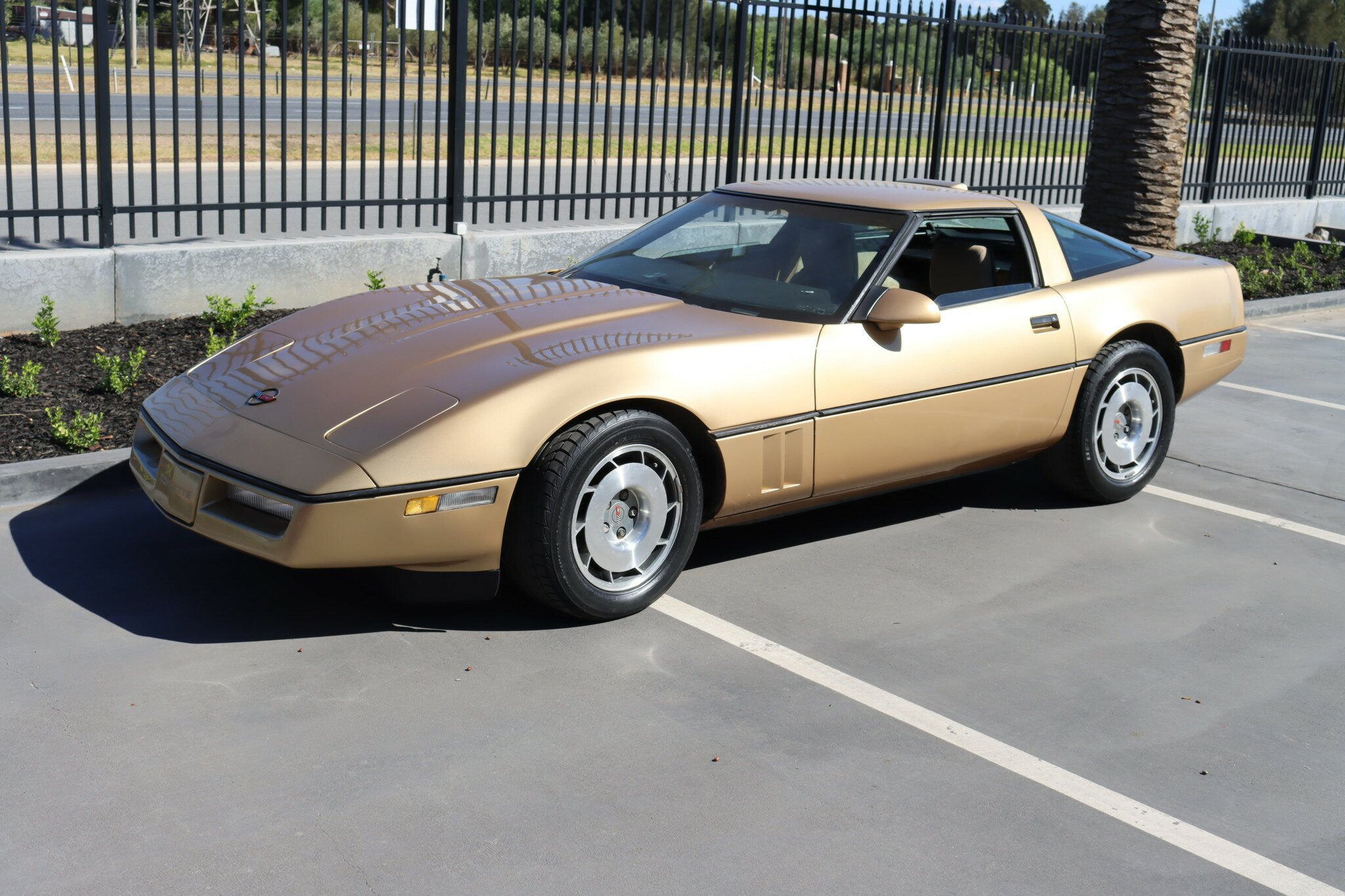1987 CHEVROLET CORVETTE C4 4 SP AUTOMATIC 2D COUPE
