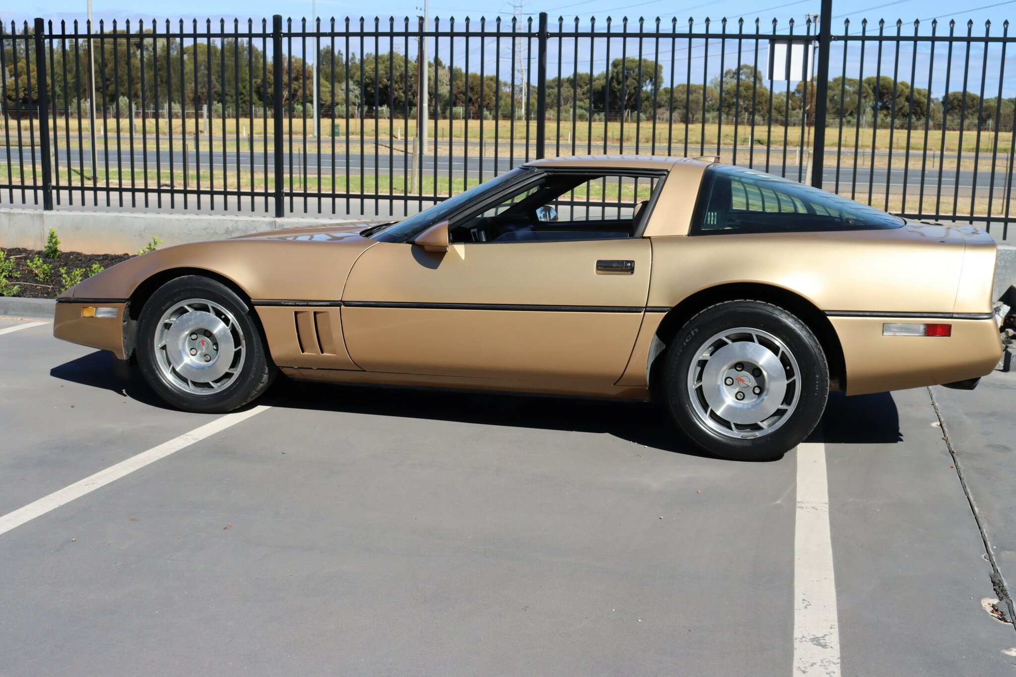 1987 CHEVROLET CORVETTE C4 4 SP AUTOMATIC 2D COUPE
