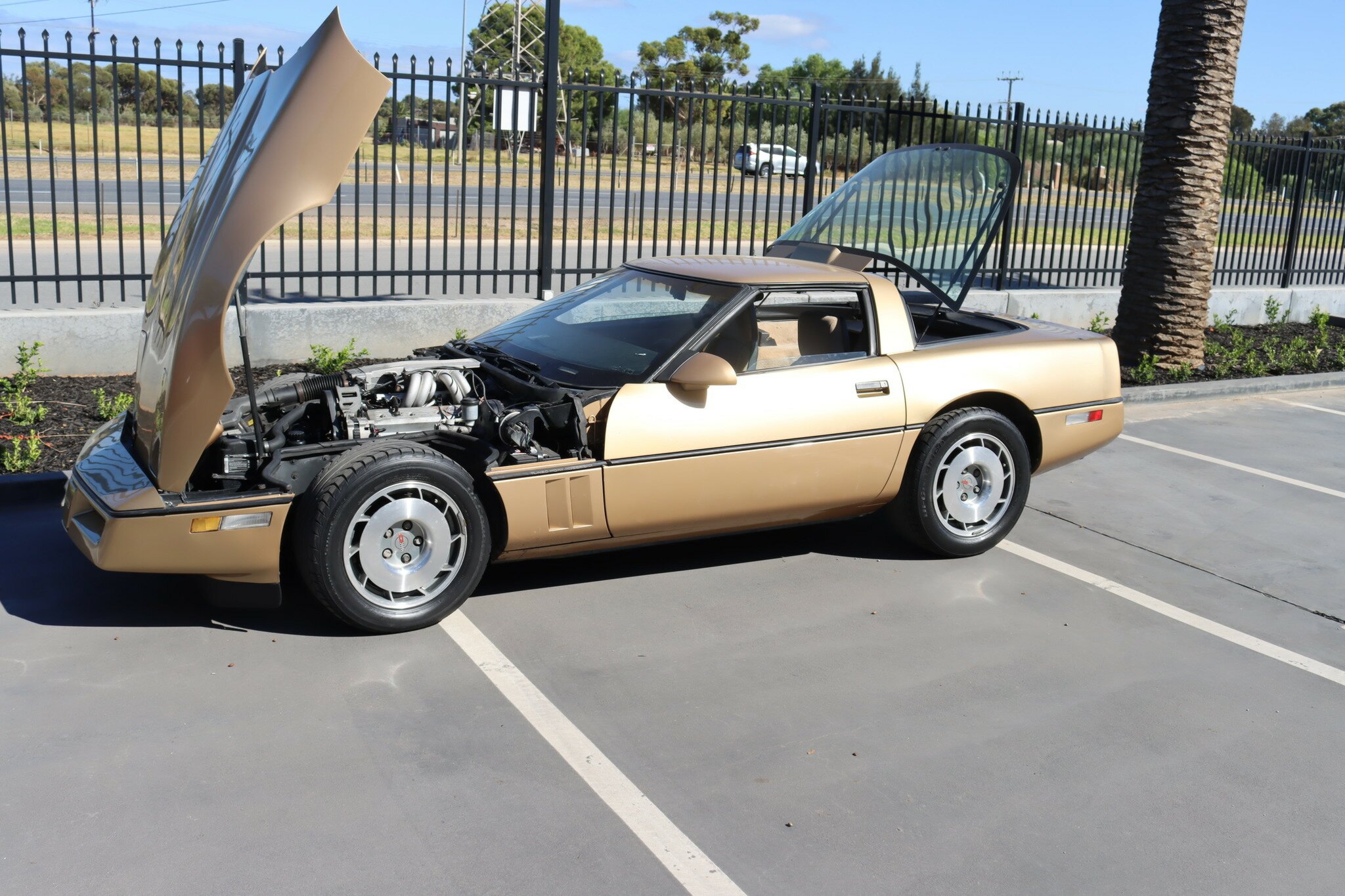 1987 CHEVROLET CORVETTE C4 4 SP AUTOMATIC 2D COUPE