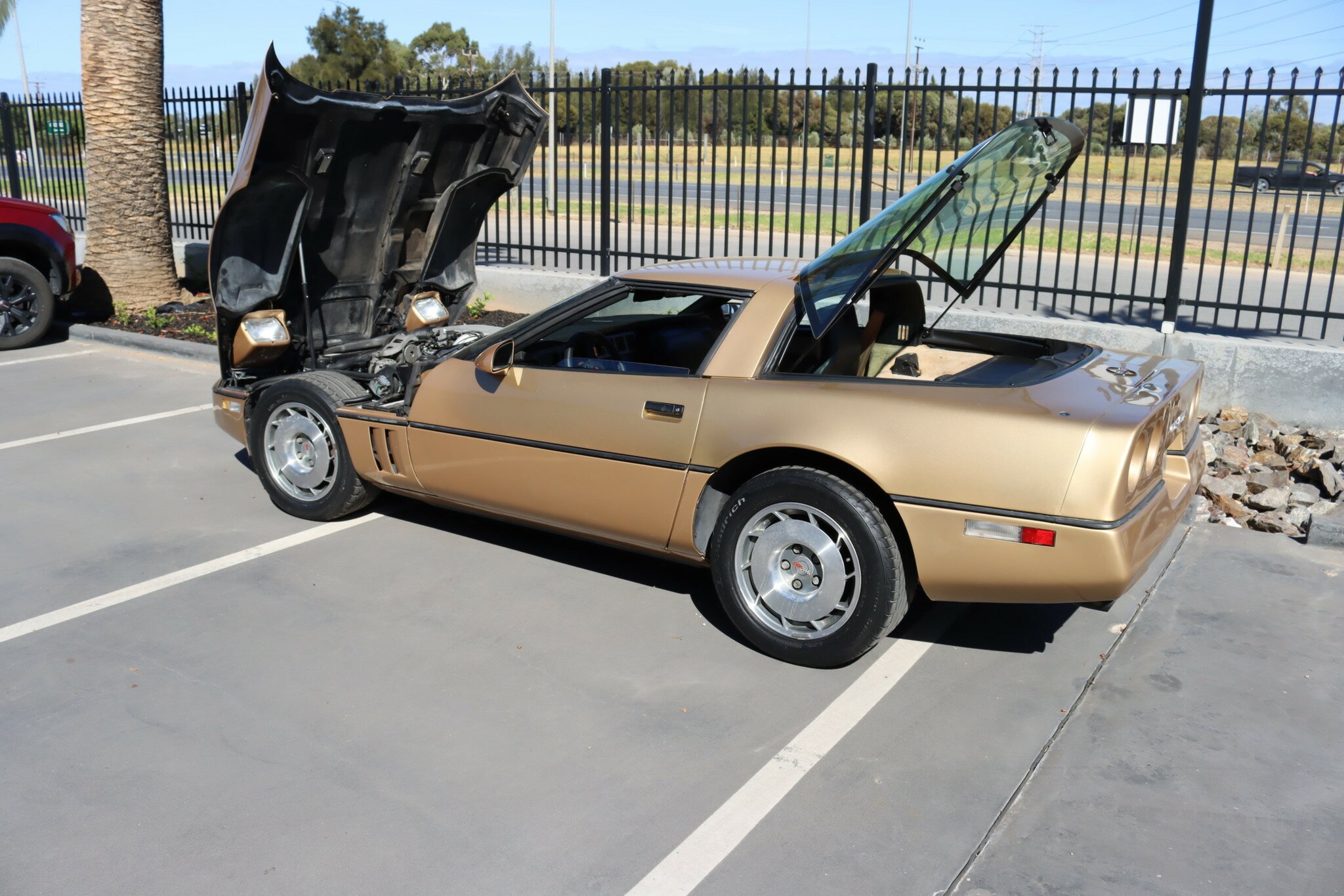 1987 CHEVROLET CORVETTE C4 4 SP AUTOMATIC 2D COUPE