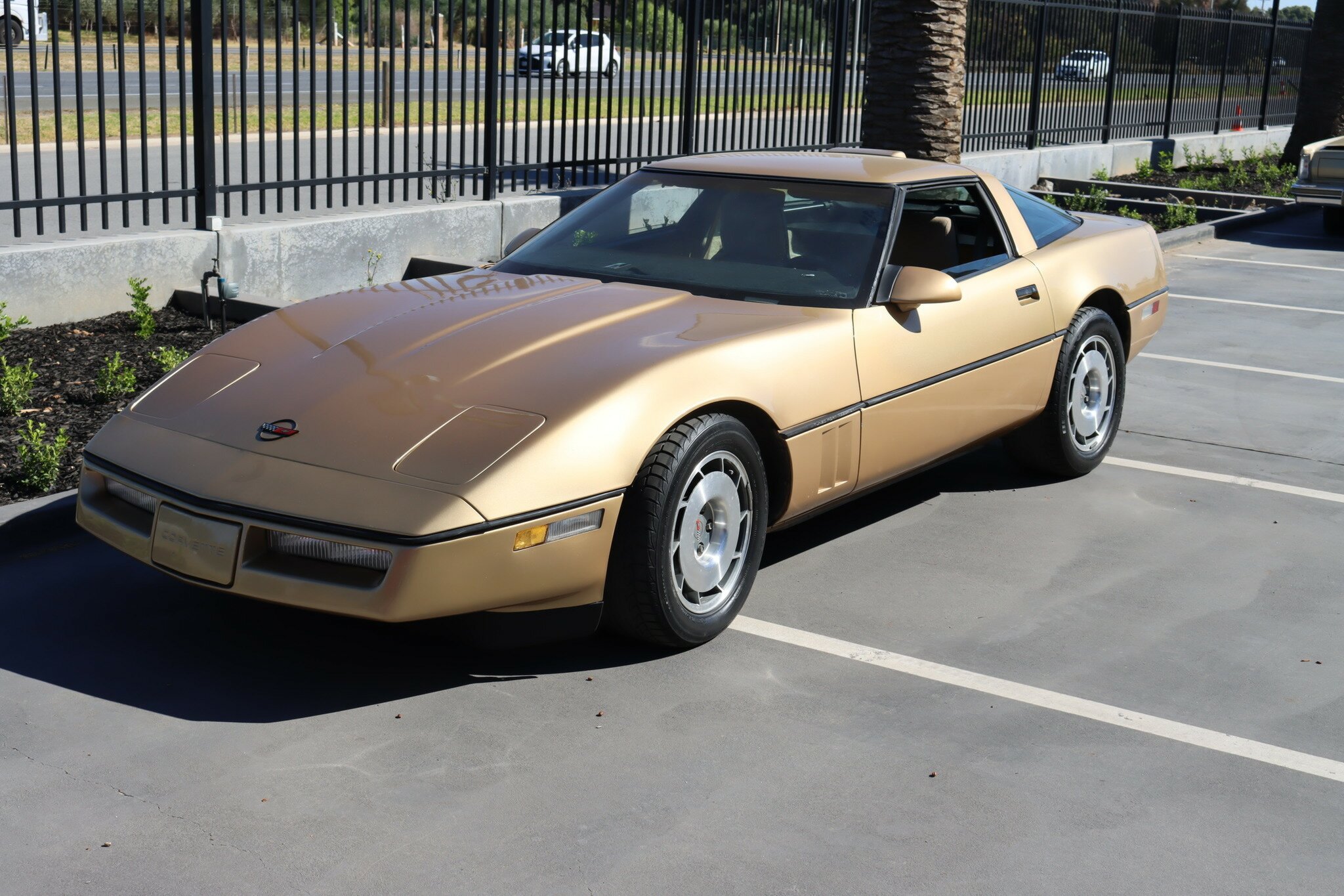 1987 CHEVROLET CORVETTE C4 4 SP AUTOMATIC 2D COUPE