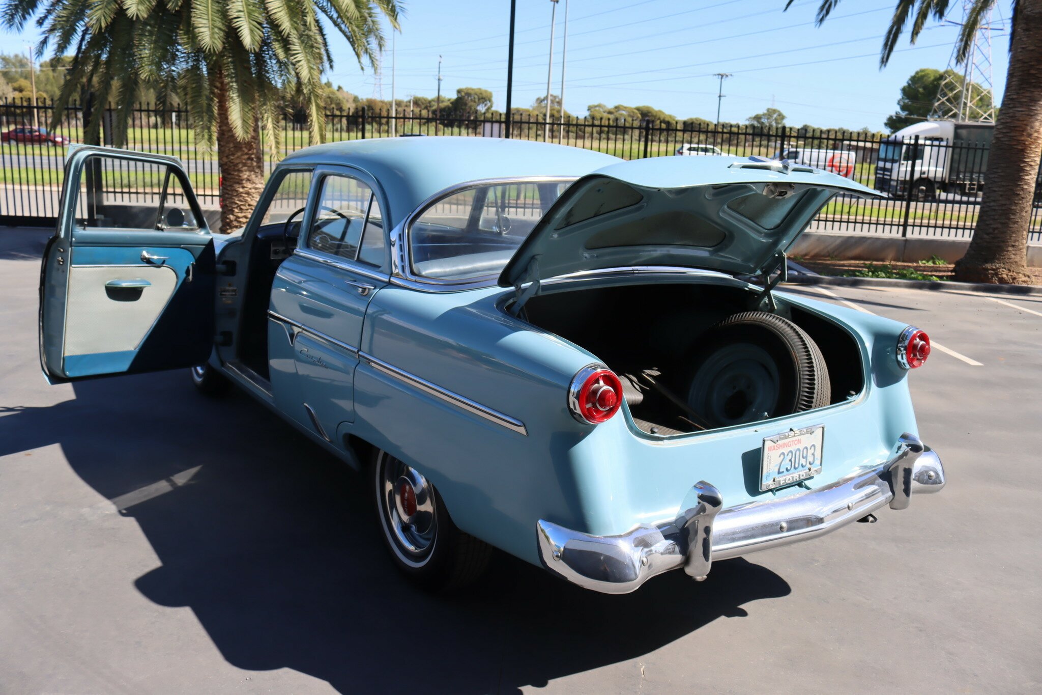 1954 FORD CUSTOMLINE SEDAN