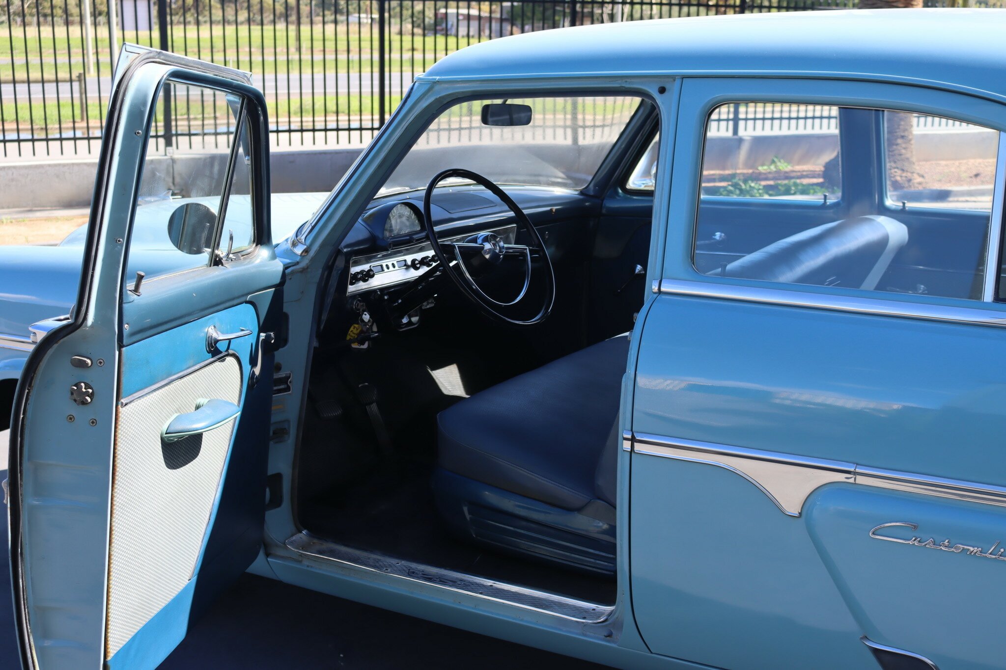 1954 FORD CUSTOMLINE SEDAN
