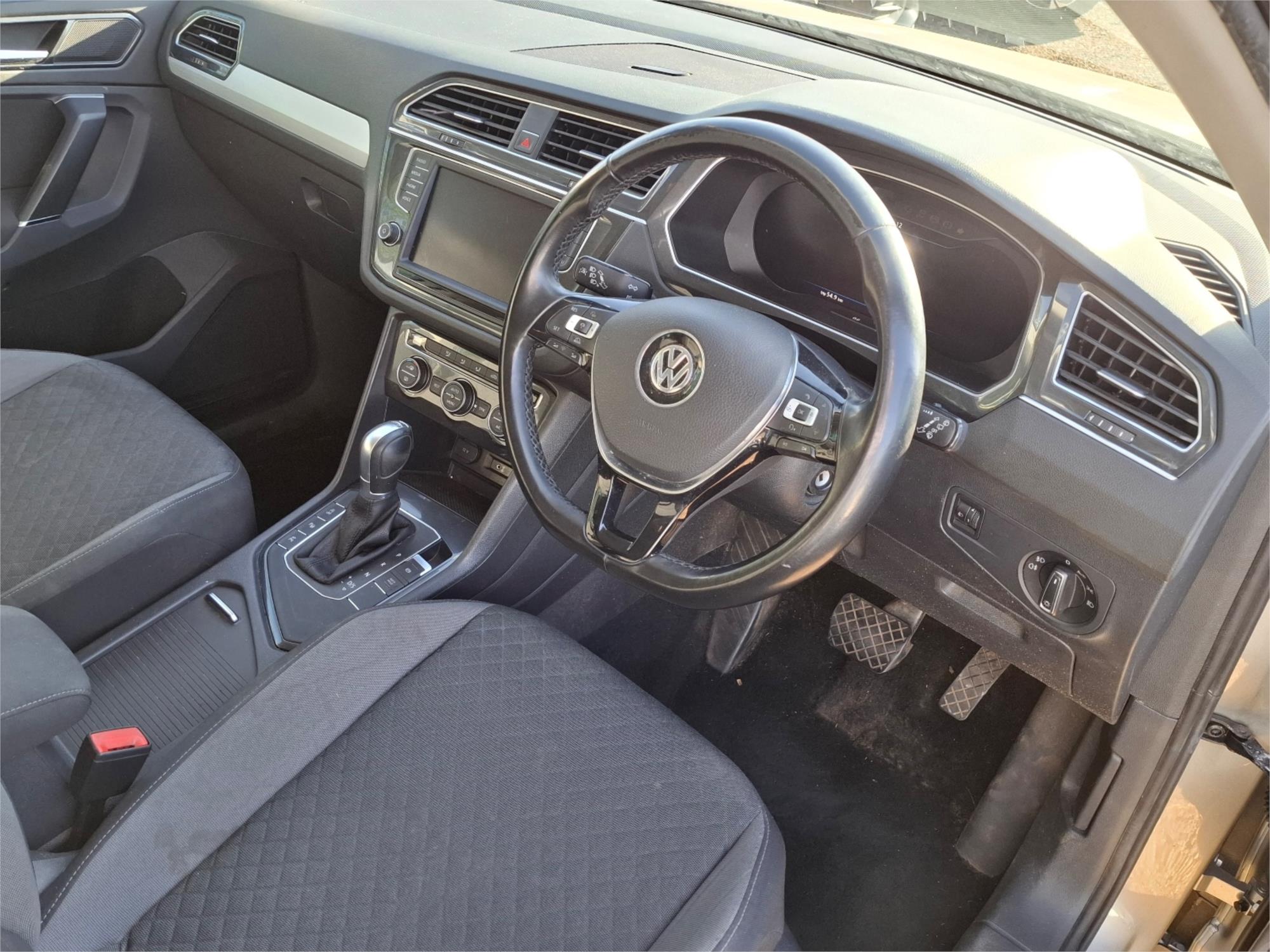 2017 VOLKSWAGEN TIGUAN 5NA 110 TSI TRENDLINE 6 SP AUTO DIRECT SHIFT 4D WAGON