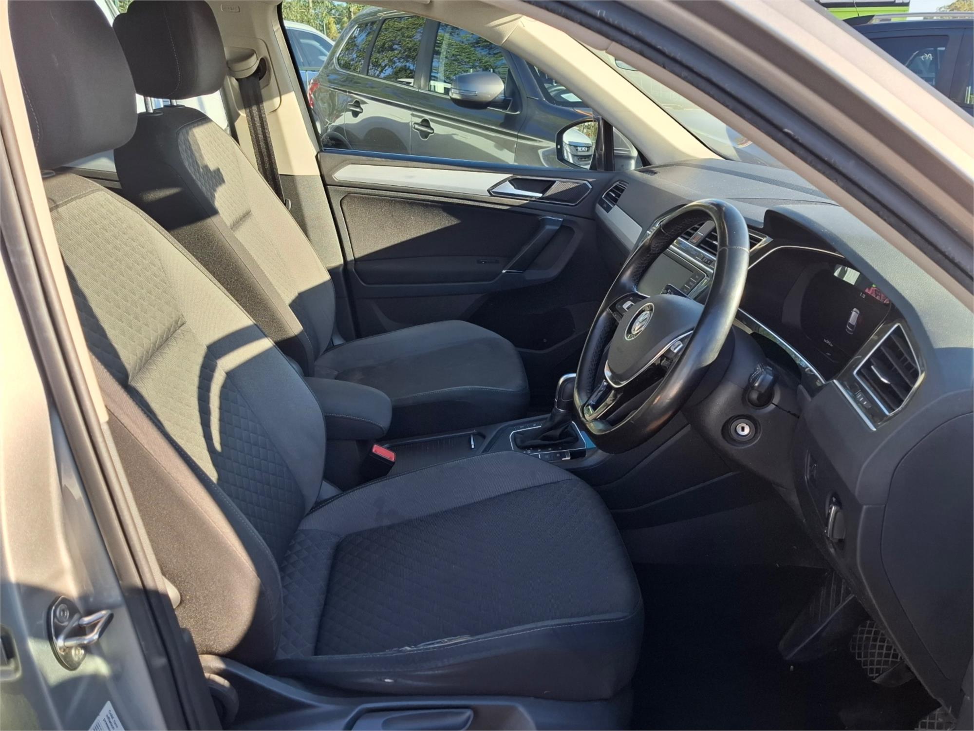 2017 VOLKSWAGEN TIGUAN 5NA 110 TSI TRENDLINE 6 SP AUTO DIRECT SHIFT 4D WAGON