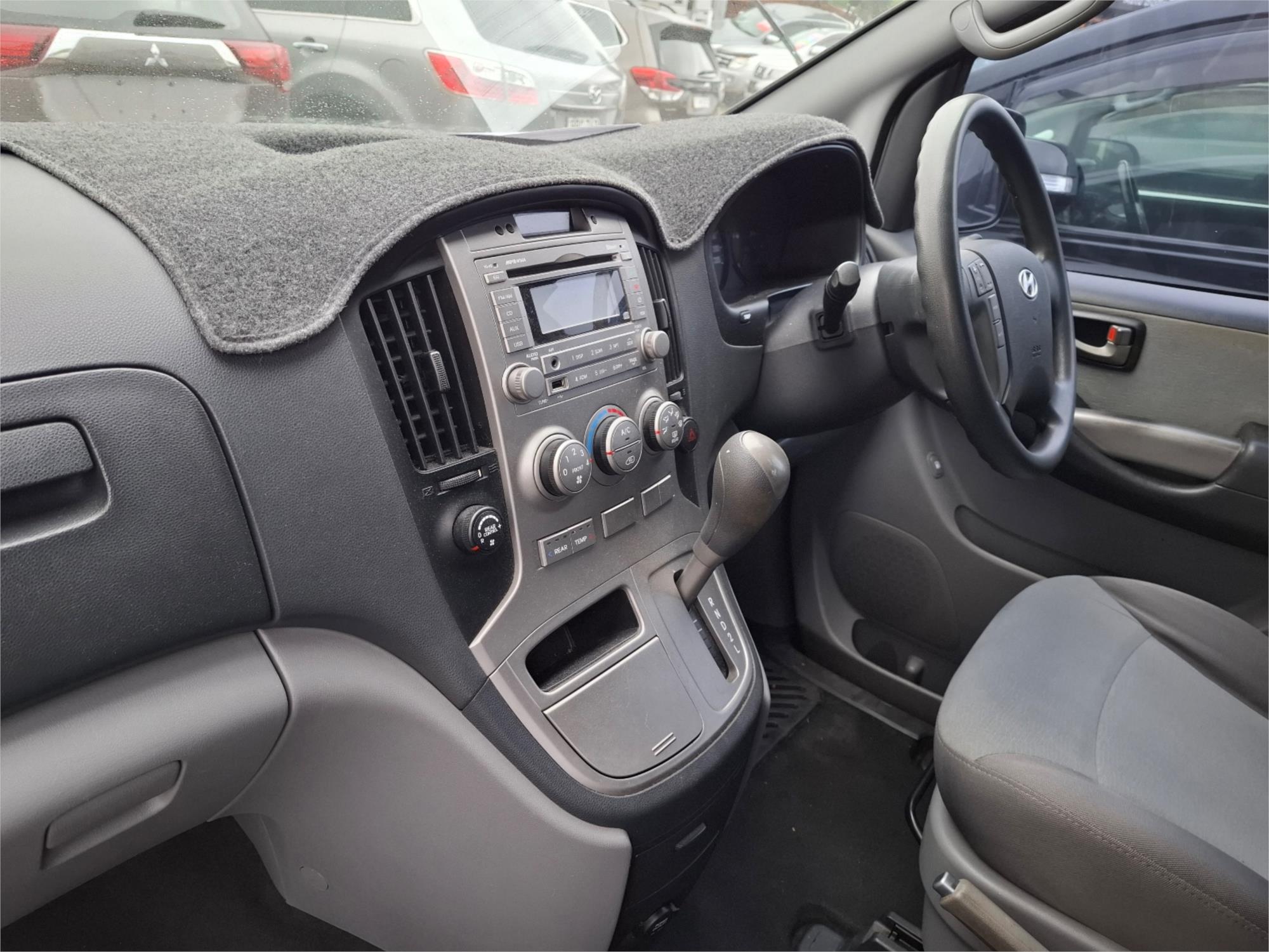 2012 HYUNDAI iMAX TQ-W AUTOMATIC VAN