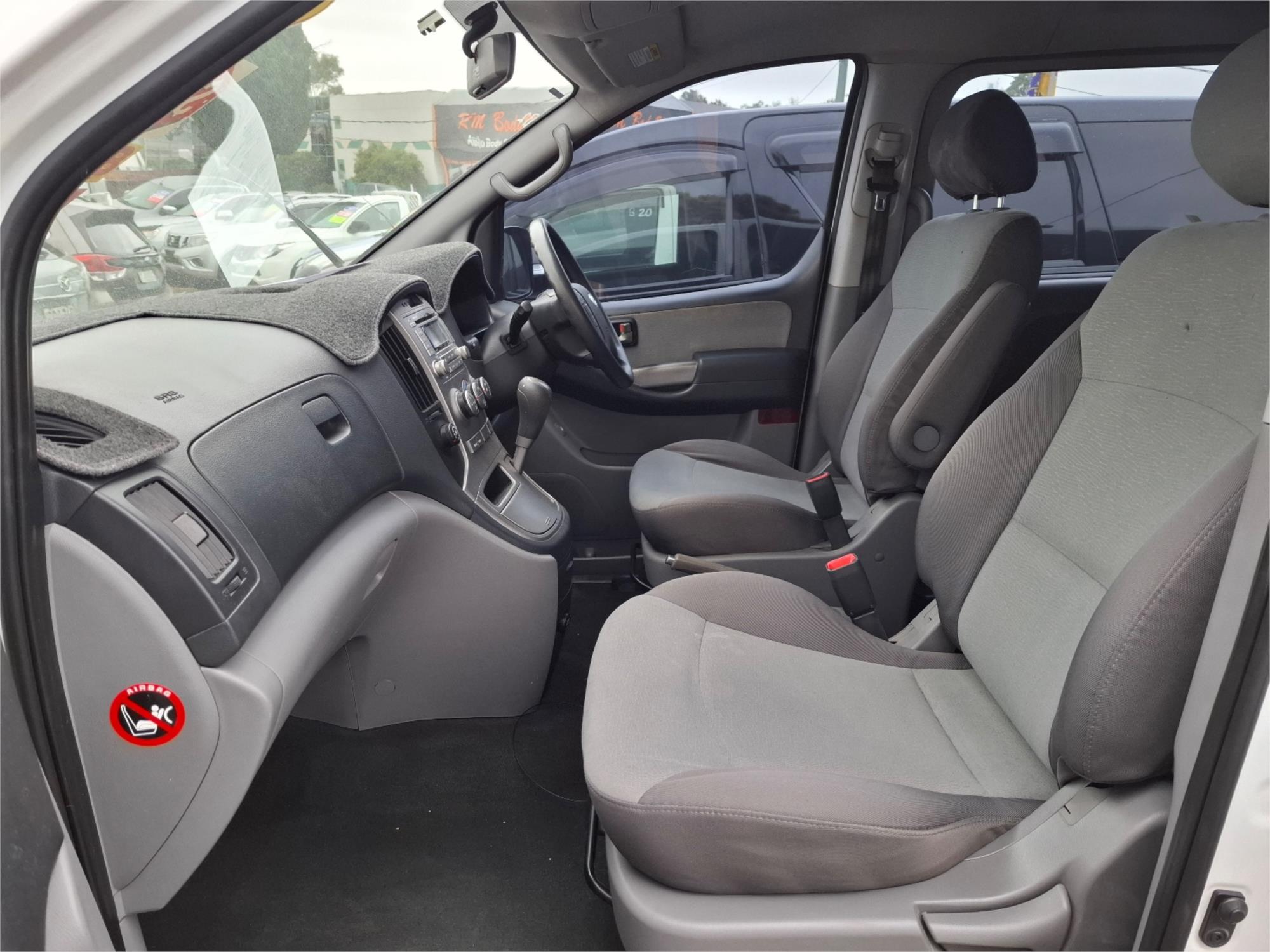 2012 HYUNDAI iMAX TQ-W AUTOMATIC VAN