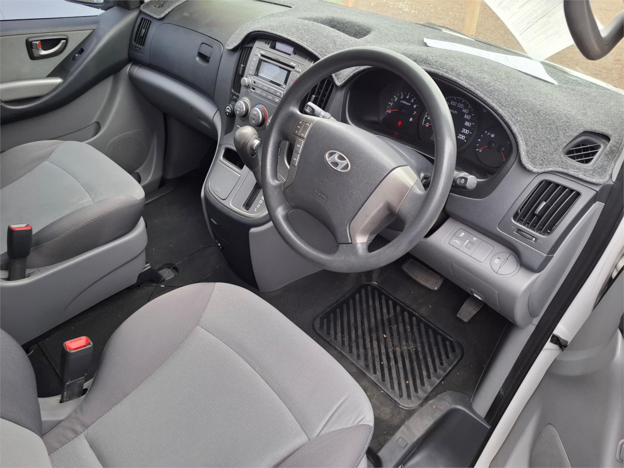 2012 HYUNDAI iMAX TQ-W AUTOMATIC VAN