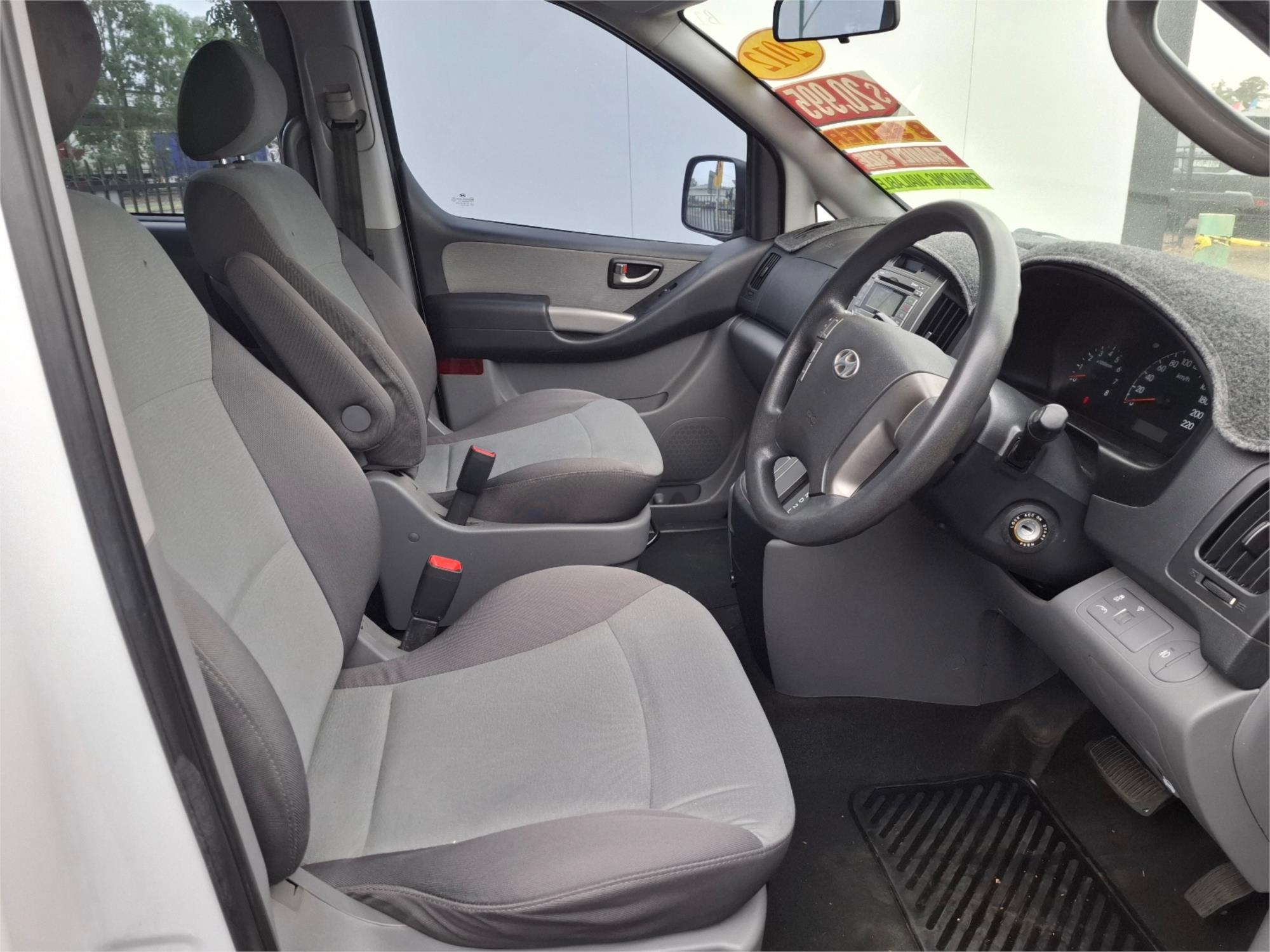 2012 HYUNDAI iMAX TQ-W AUTOMATIC VAN