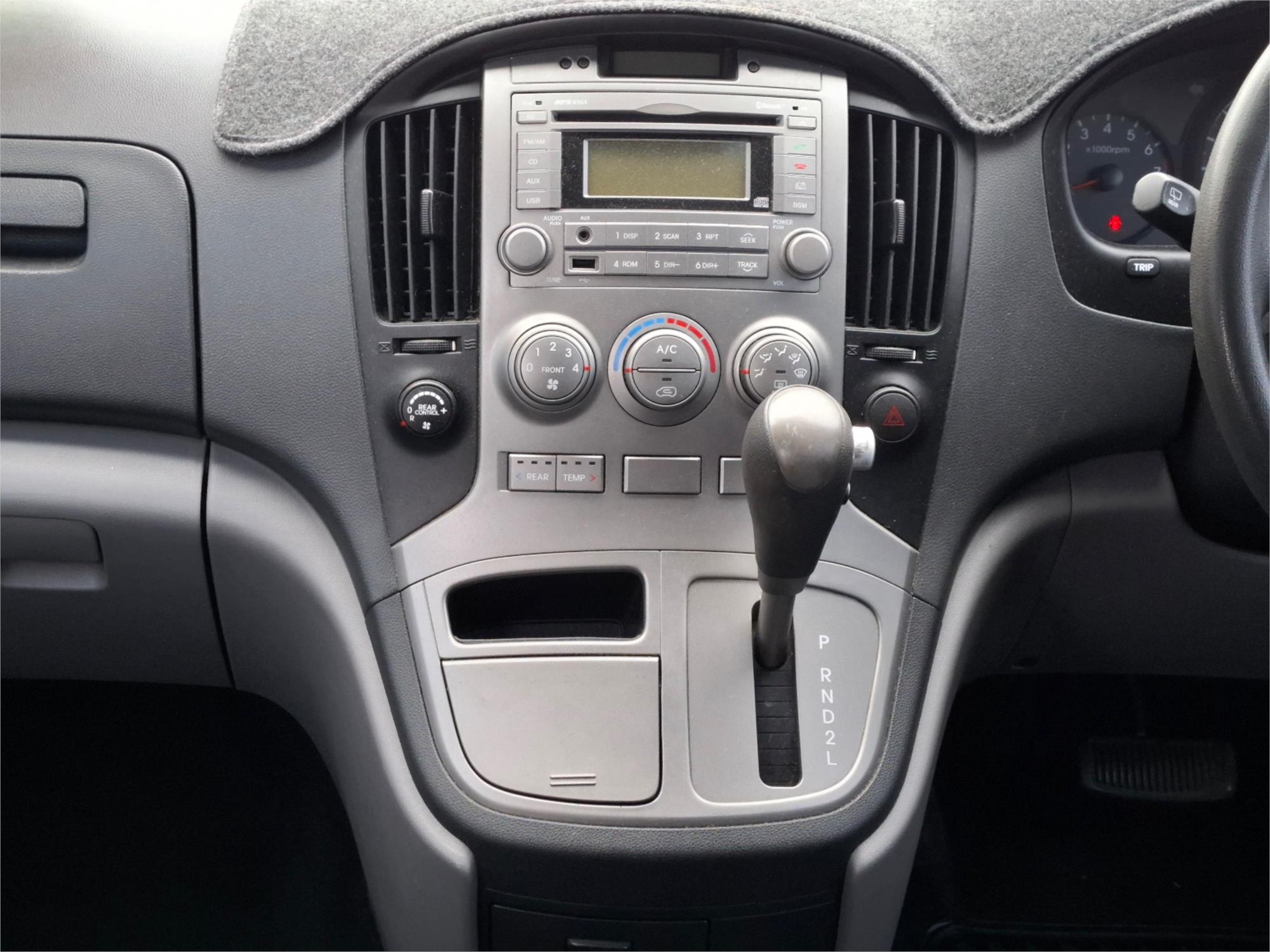 2012 HYUNDAI iMAX TQ-W AUTOMATIC VAN
