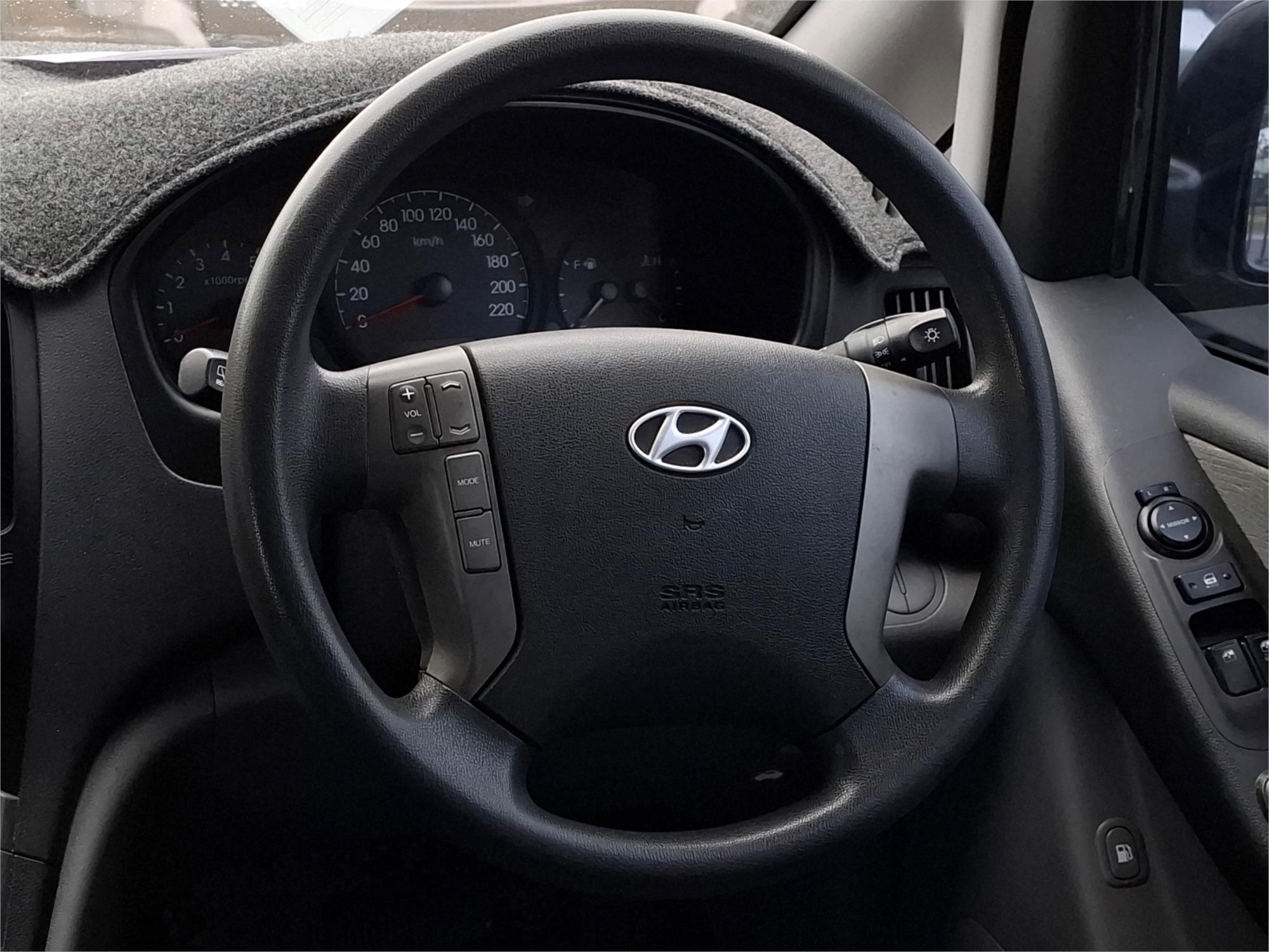 2012 HYUNDAI iMAX TQ-W AUTOMATIC VAN