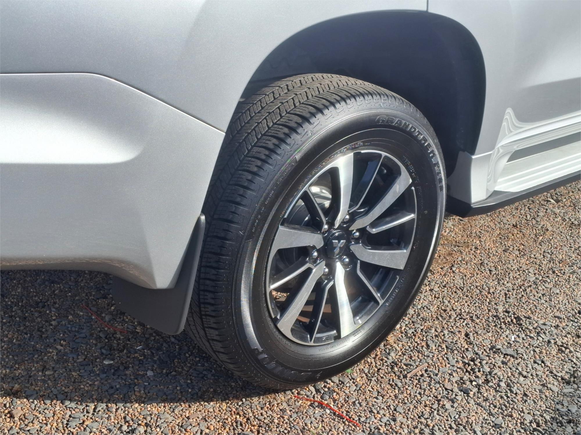 2017 MITSUBISHI PAJERO SPORT MY17 EXCEED (4x4) 7 SEAT 8 SP AUTOMATIC 4D WAGON