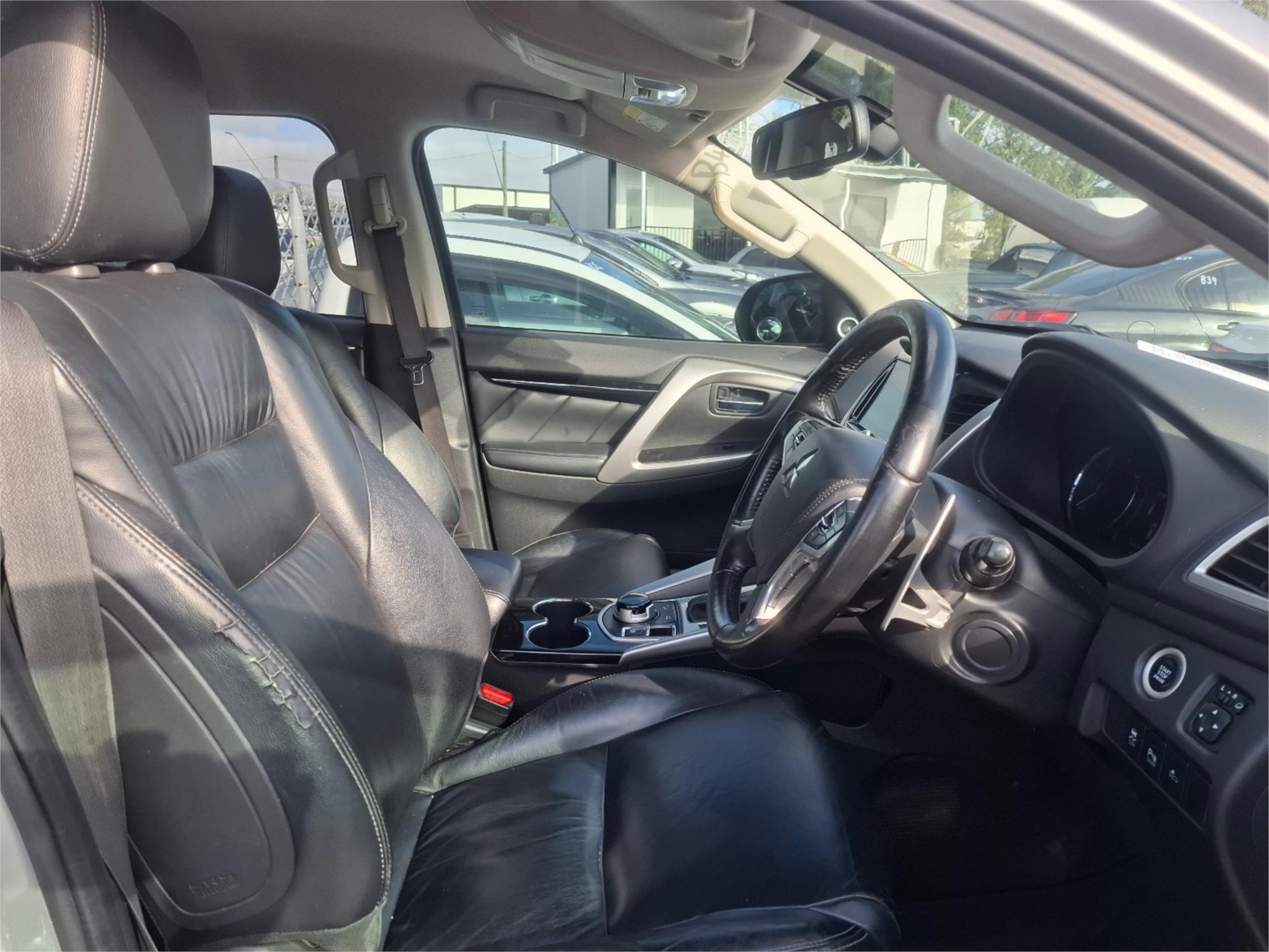 2017 MITSUBISHI PAJERO SPORT MY17 EXCEED (4x4) 7 SEAT 8 SP AUTOMATIC 4D WAGON
