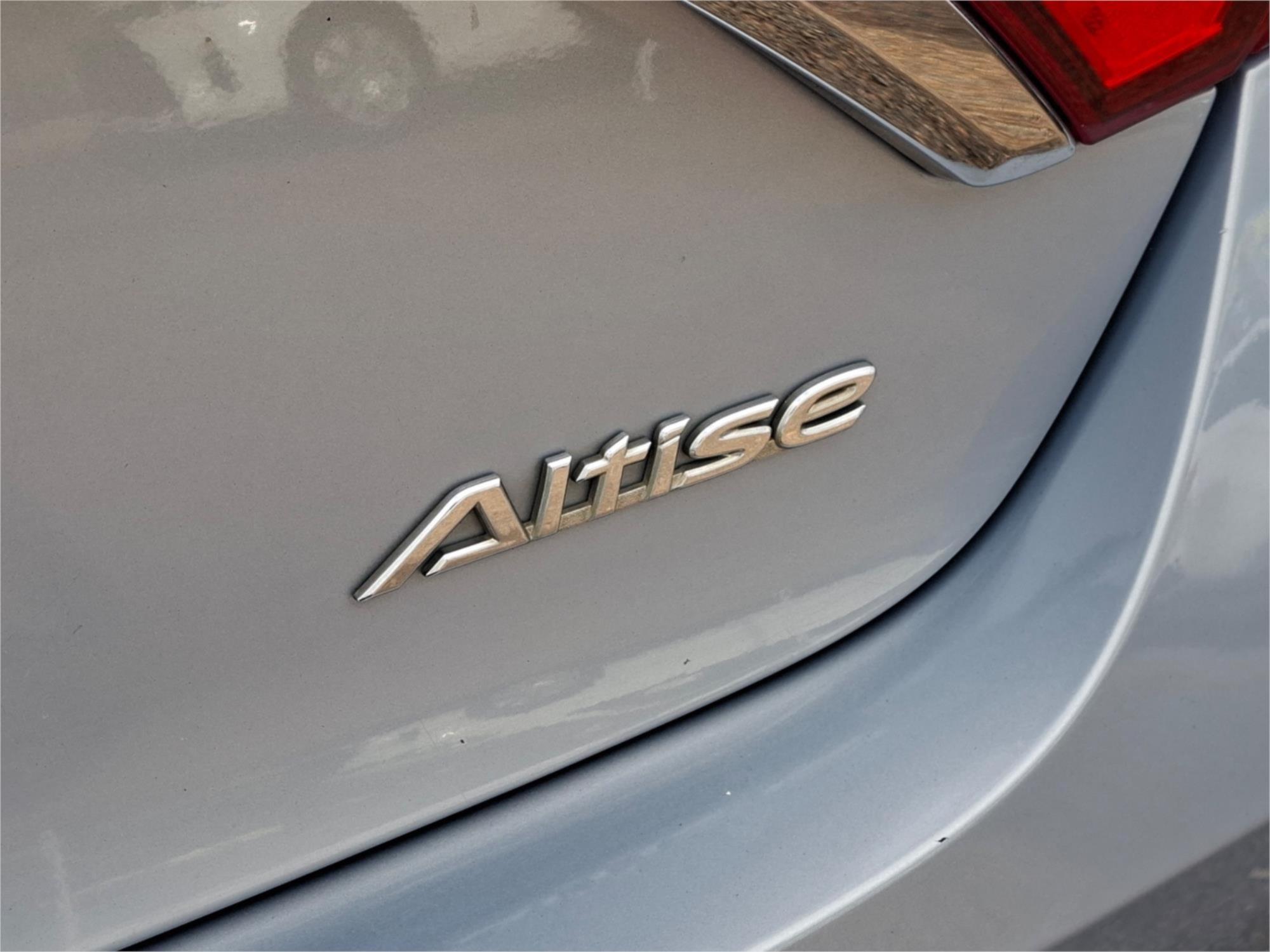 2015 TOYOTA CAMRY ASV50R MY15 ALTISE 6 SP AUTOMATIC 4D SEDAN