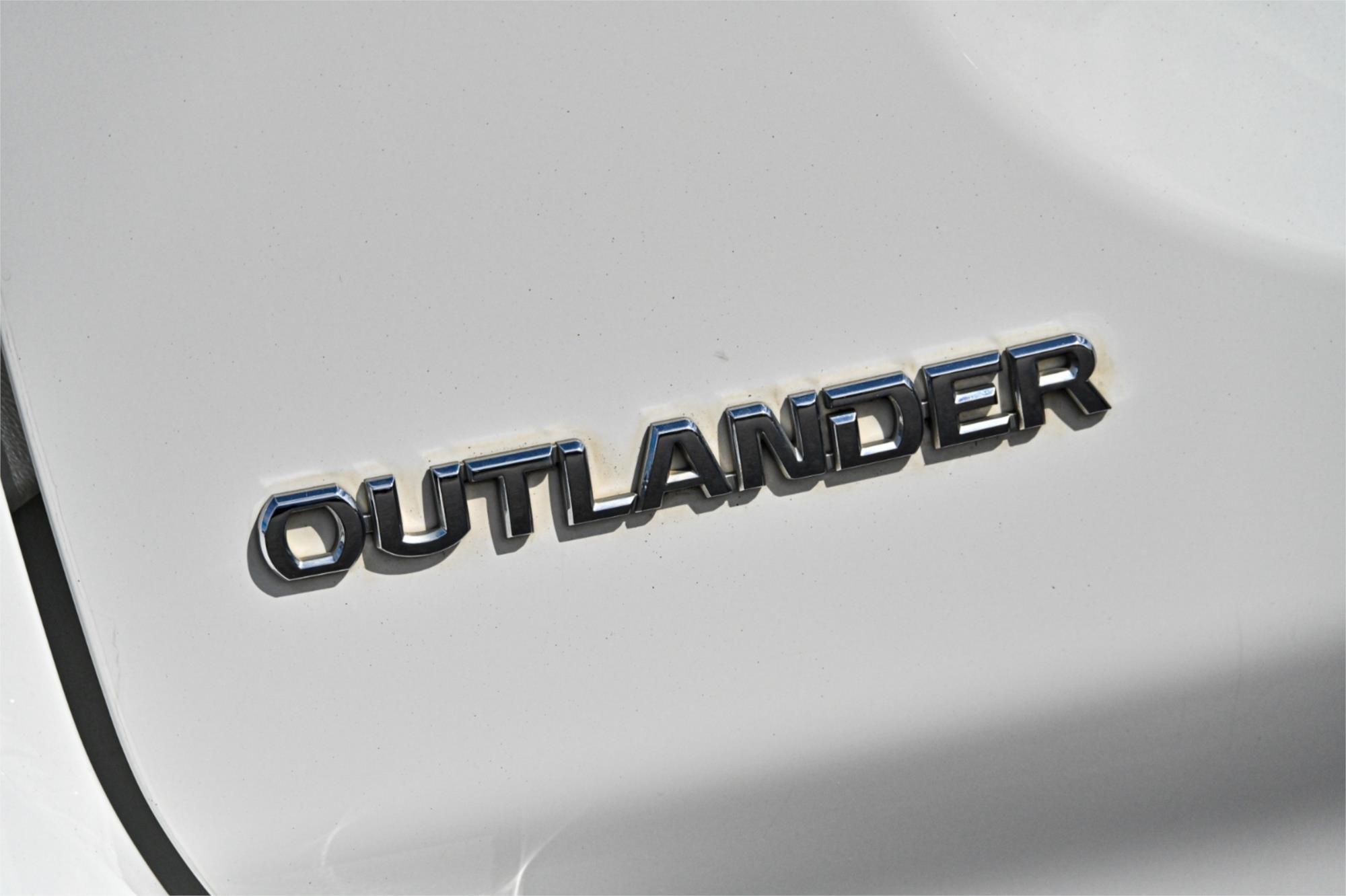 2017 MITSUBISHI OUTLANDER ZL LS CONSTANTLY VARIABLE TRANSMISSION WAGON